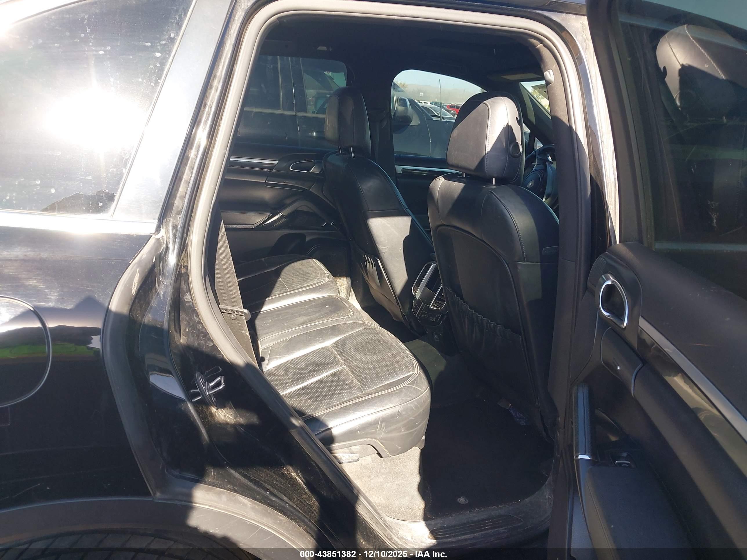 PORSCHE CAYENNE image 8