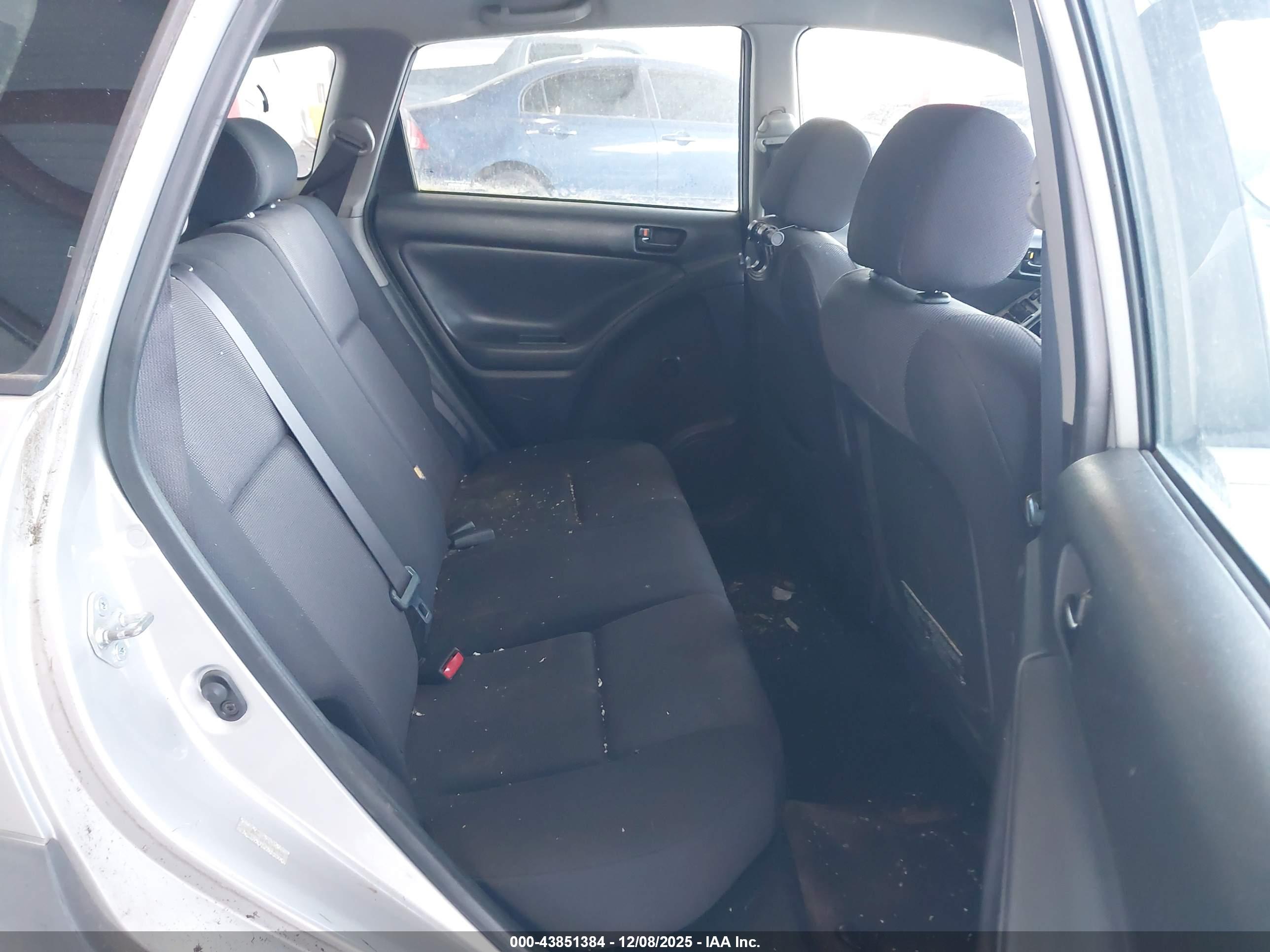 PONTIAC VIBE image 8