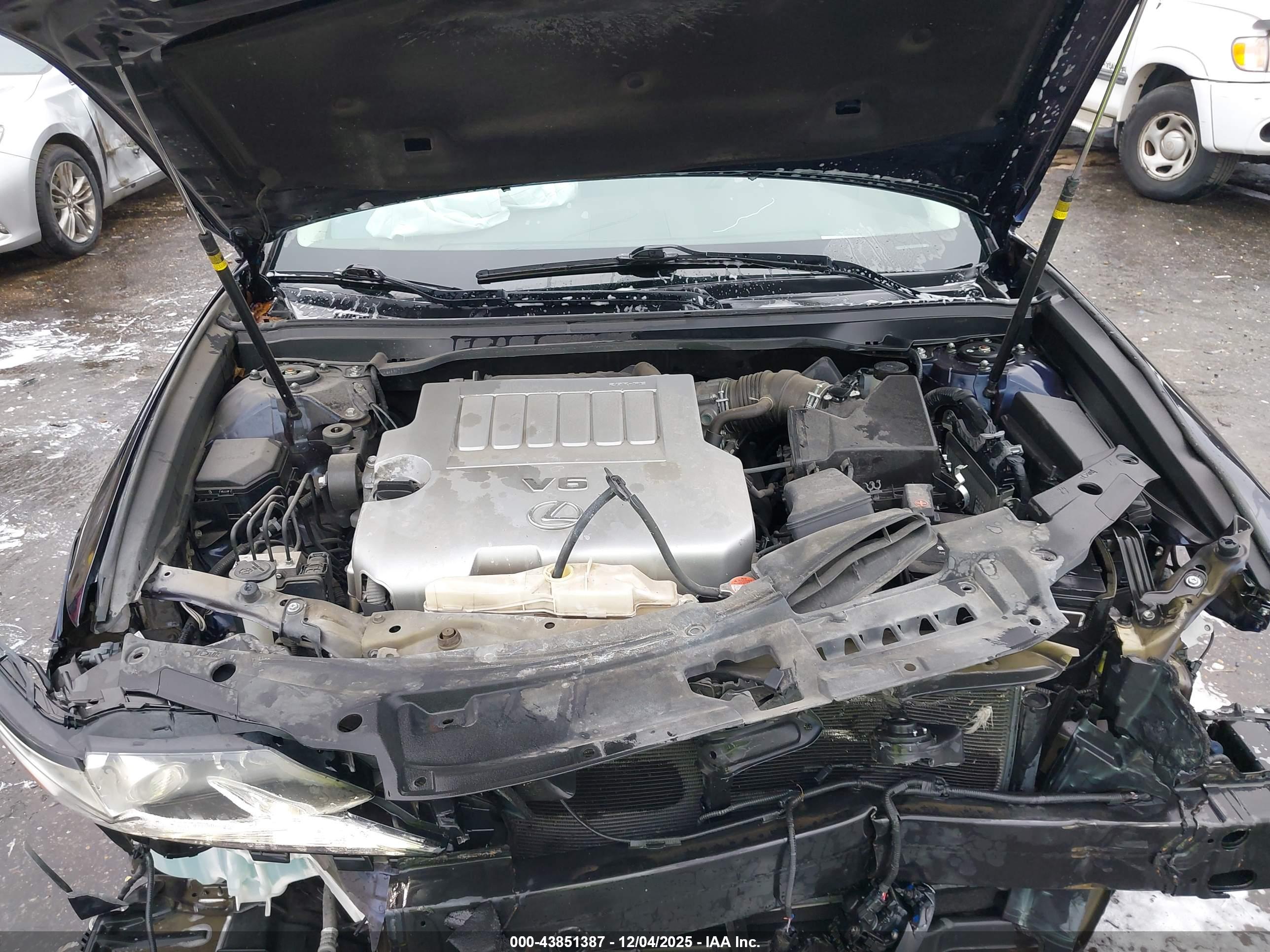 LEXUS ES image 10