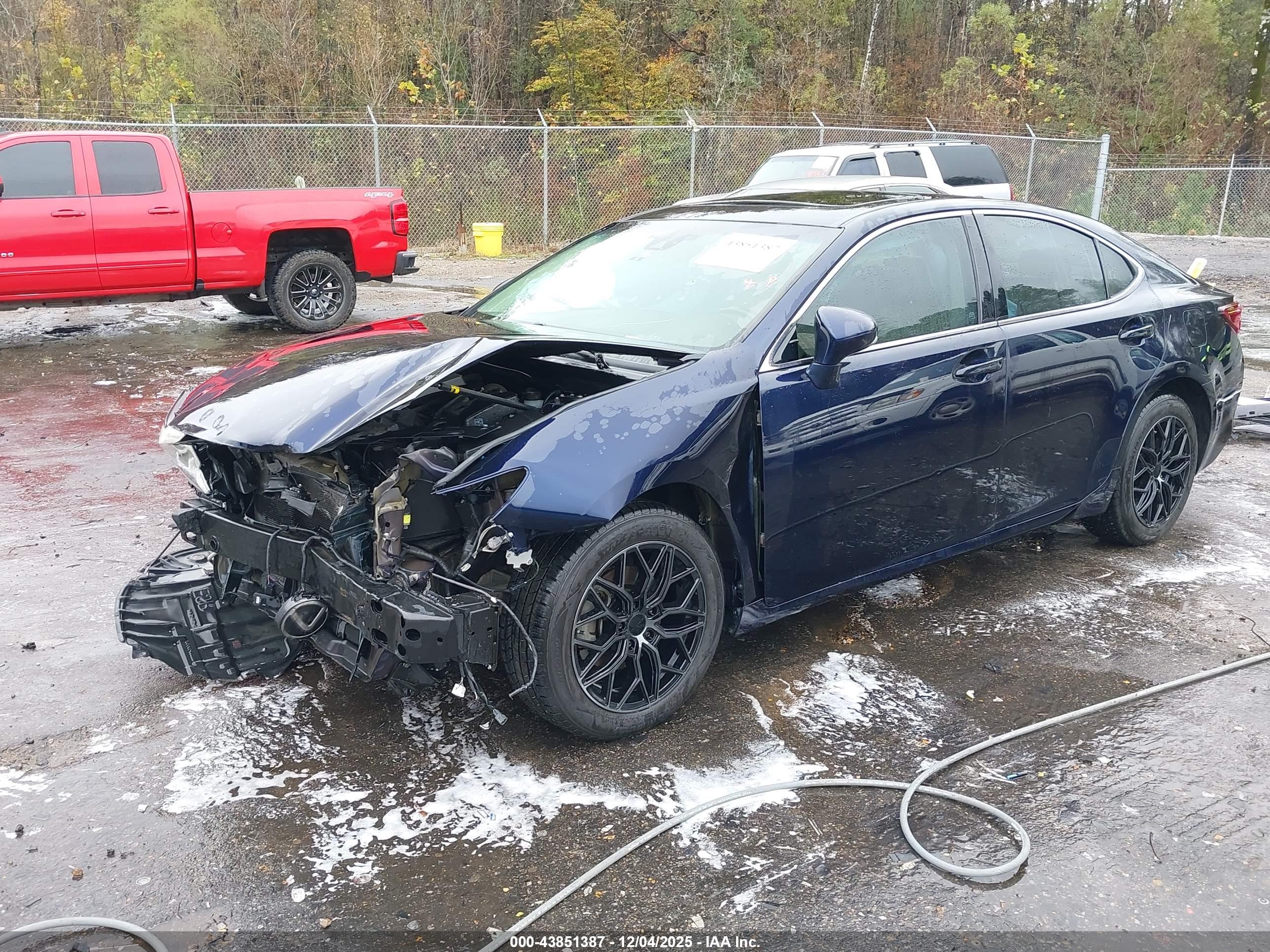 LEXUS ES image 2
