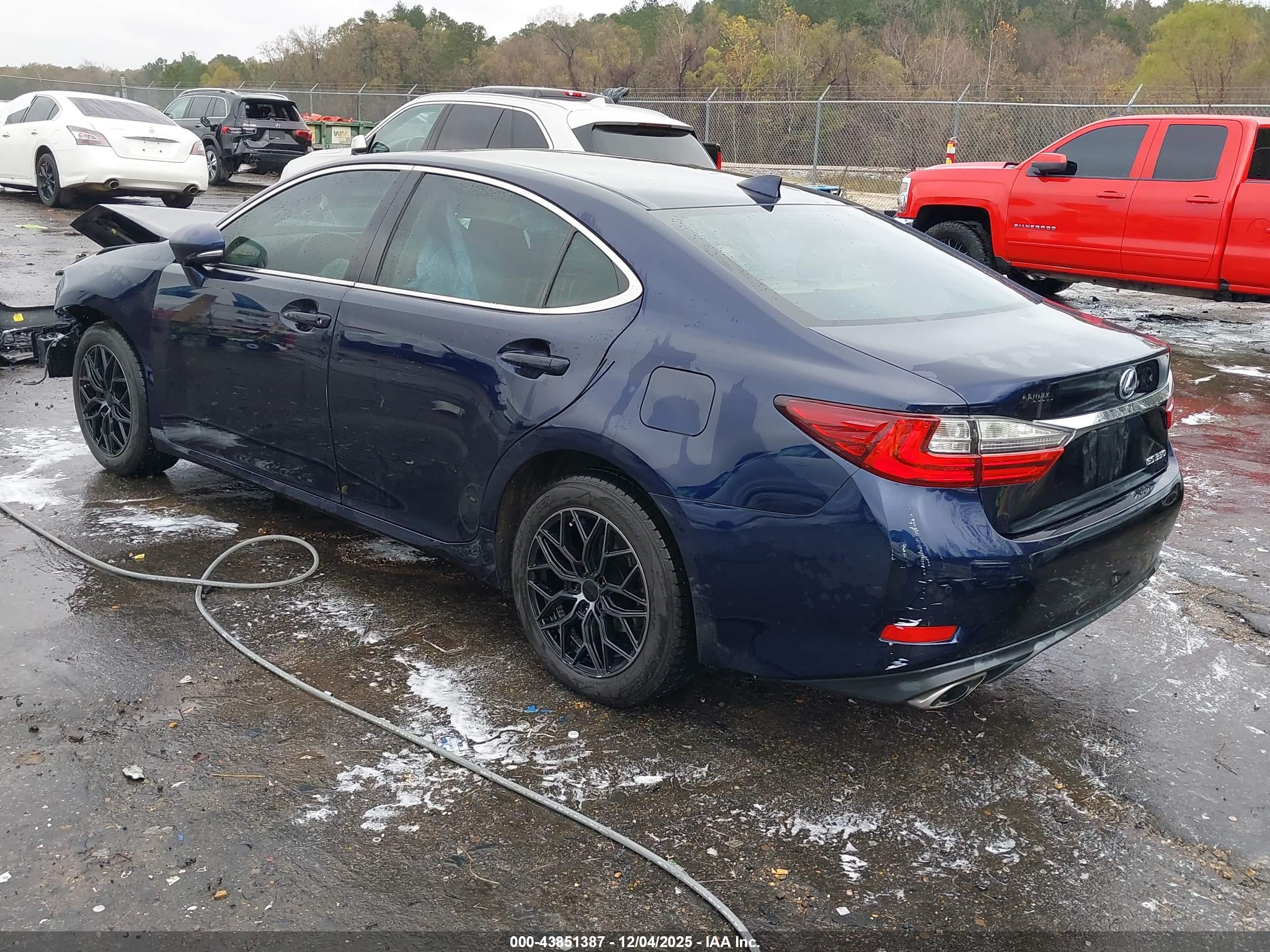 LEXUS ES image 3