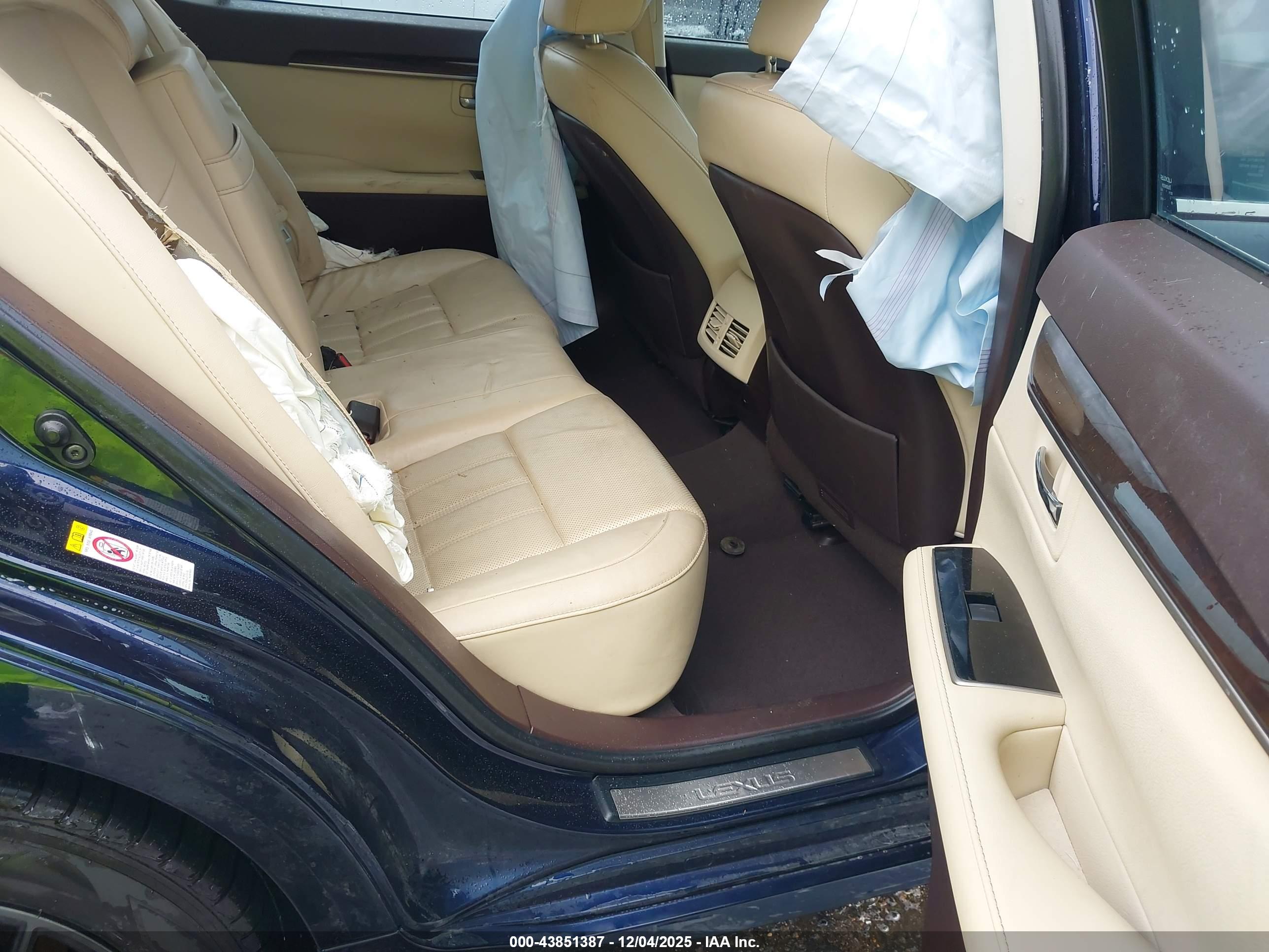 LEXUS ES image 8