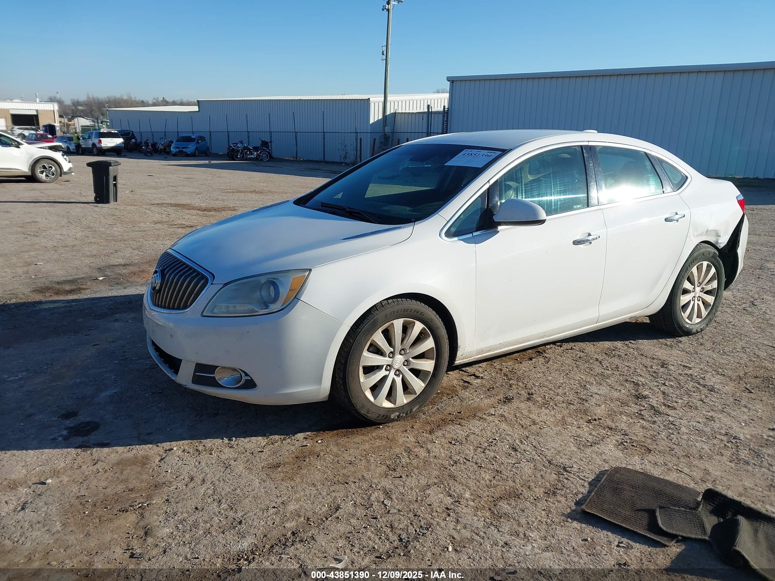 BUICK VERANO image 2