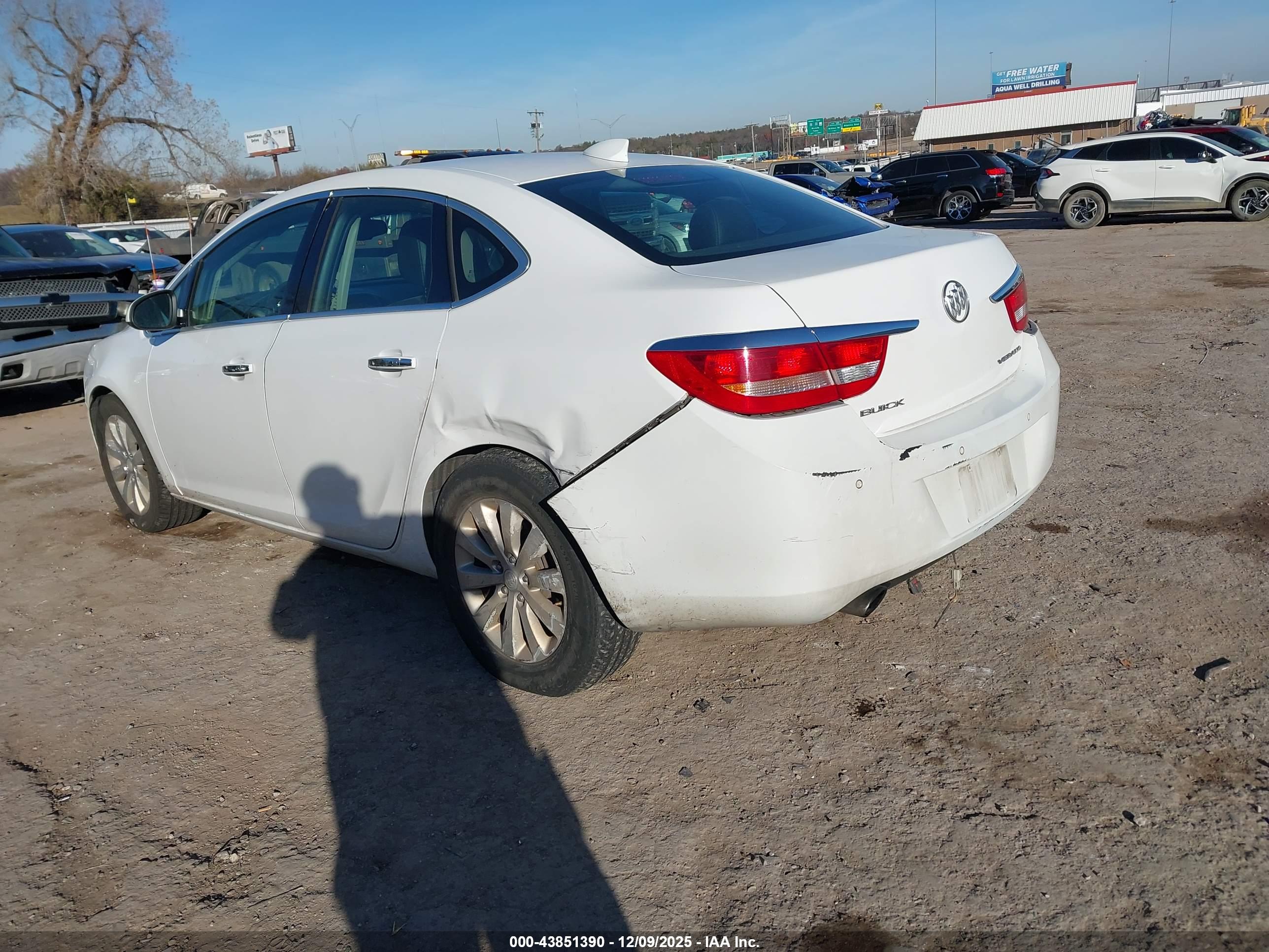 BUICK VERANO image 3