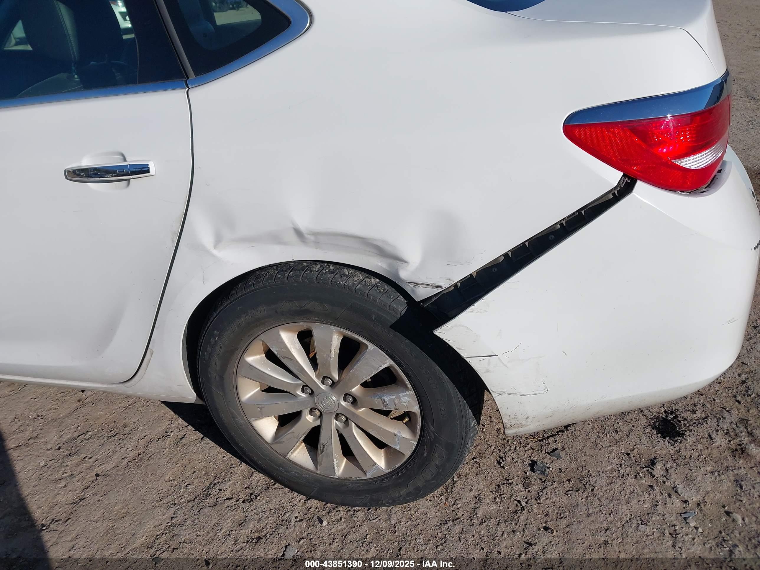 BUICK VERANO image 6