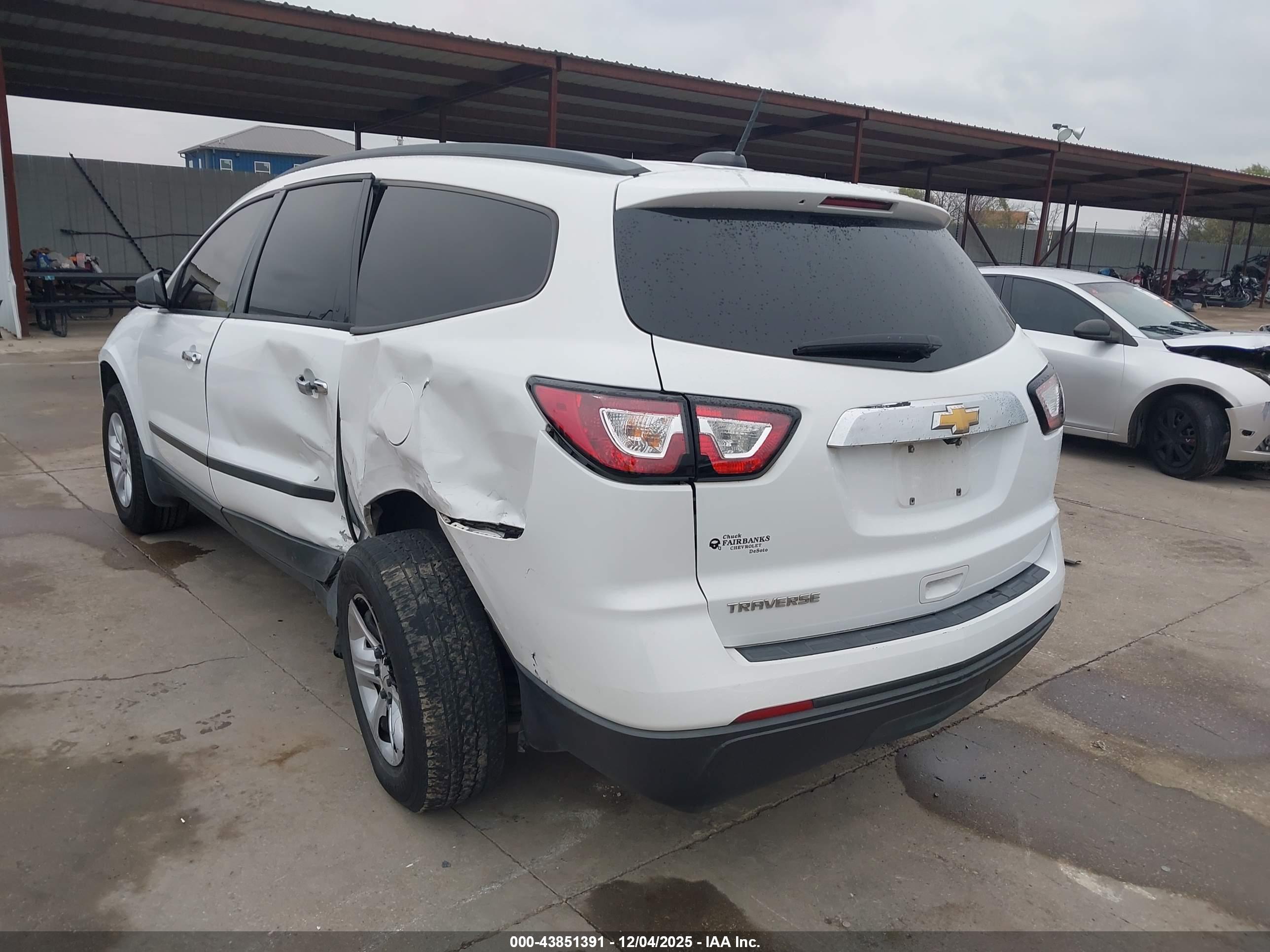 CHEVROLET TRAVERSE image 3