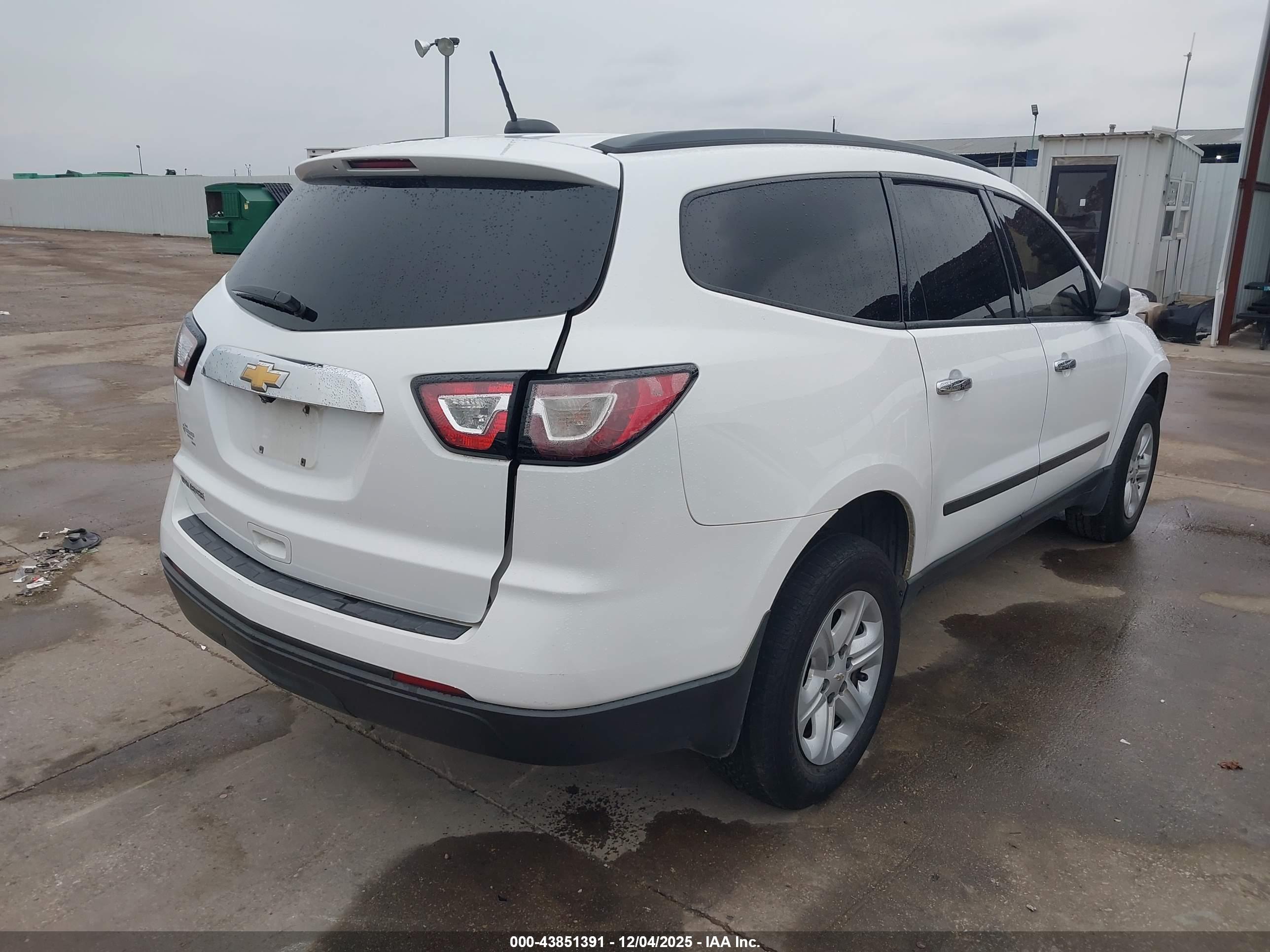 CHEVROLET TRAVERSE image 4