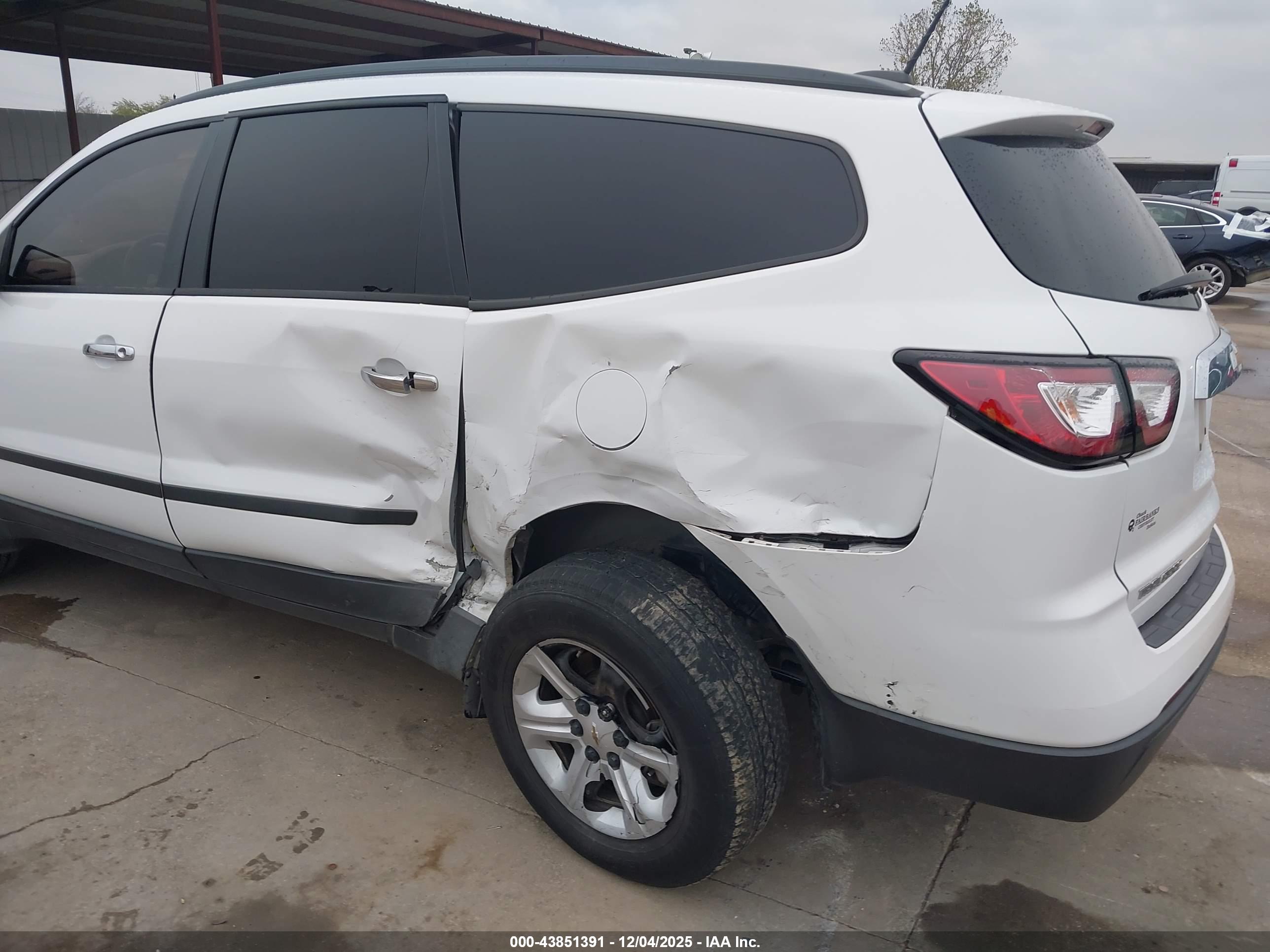 CHEVROLET TRAVERSE image 6