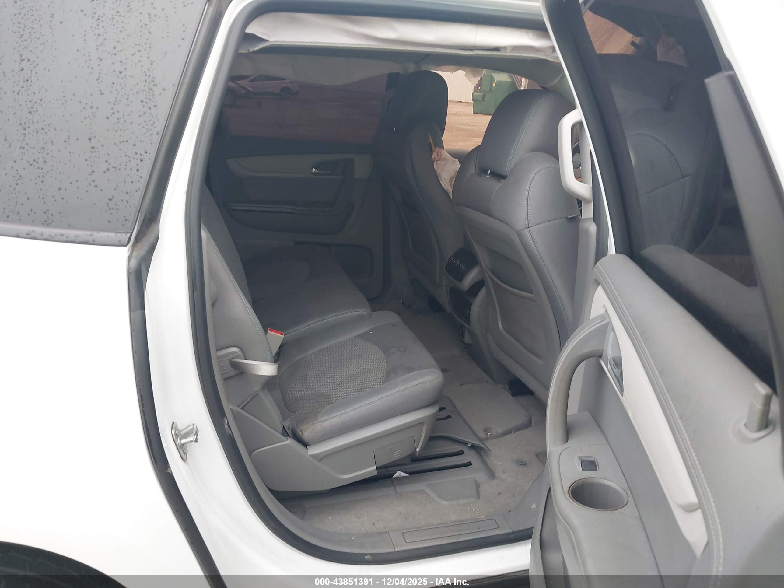 CHEVROLET TRAVERSE image 8