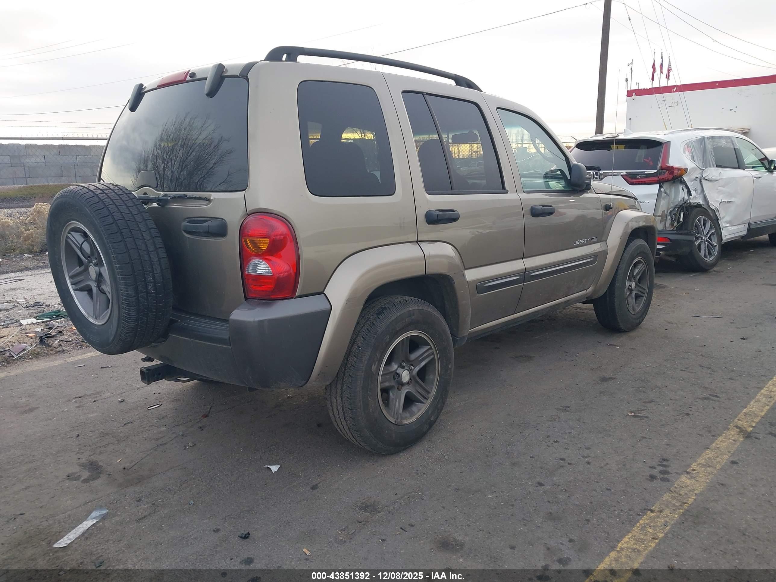 JEEP LIBERTY image 4