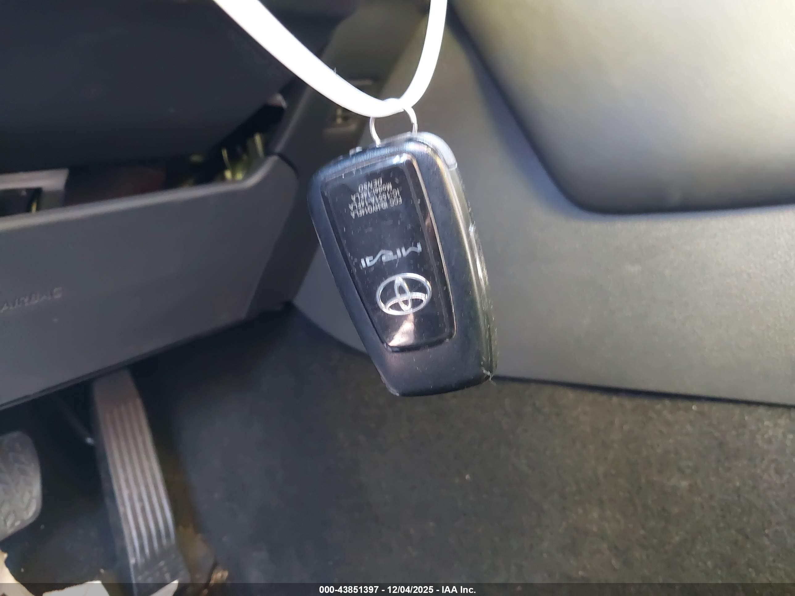 TOYOTA MIRAI image 11