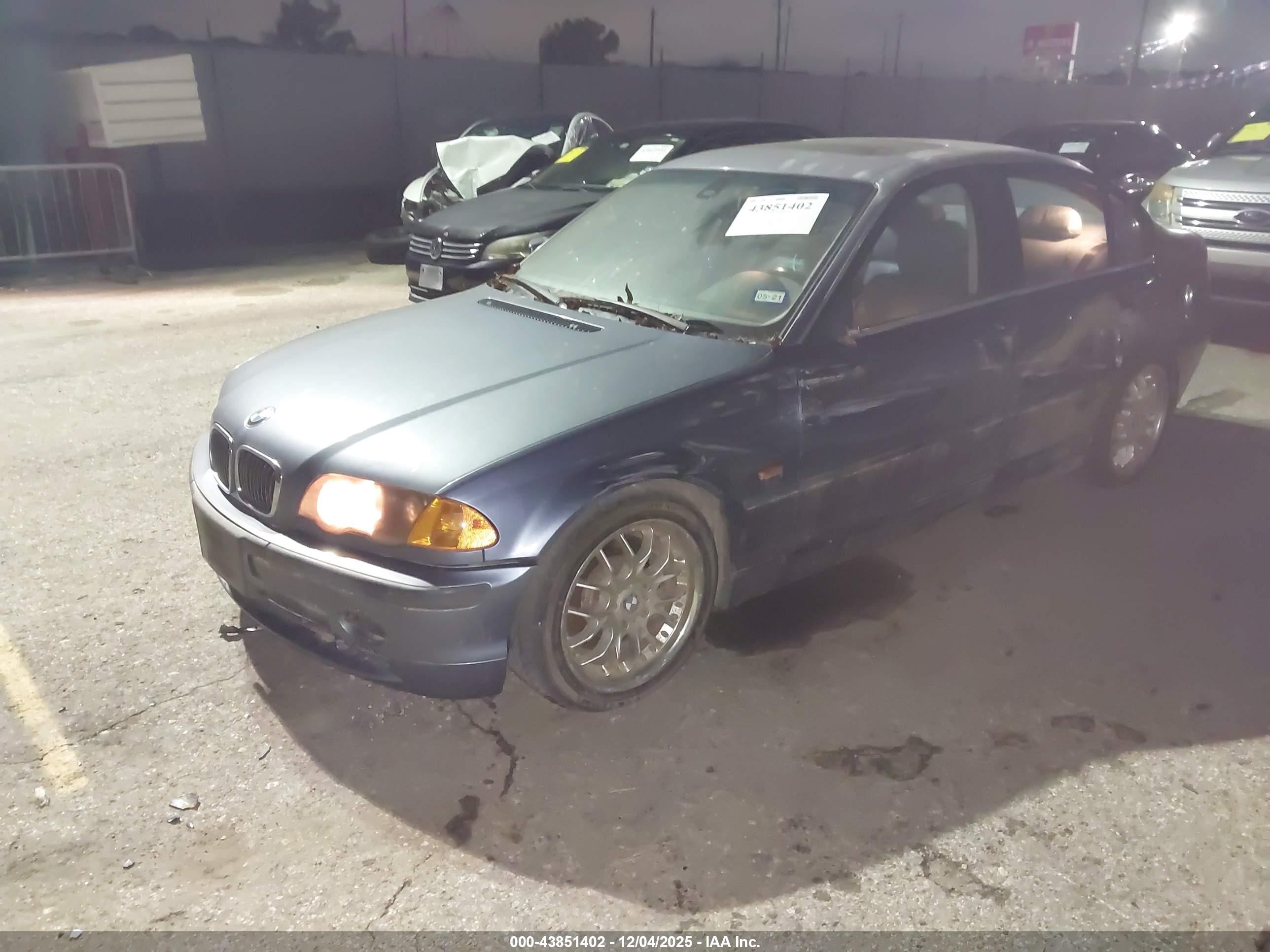 BMW 330I image 2