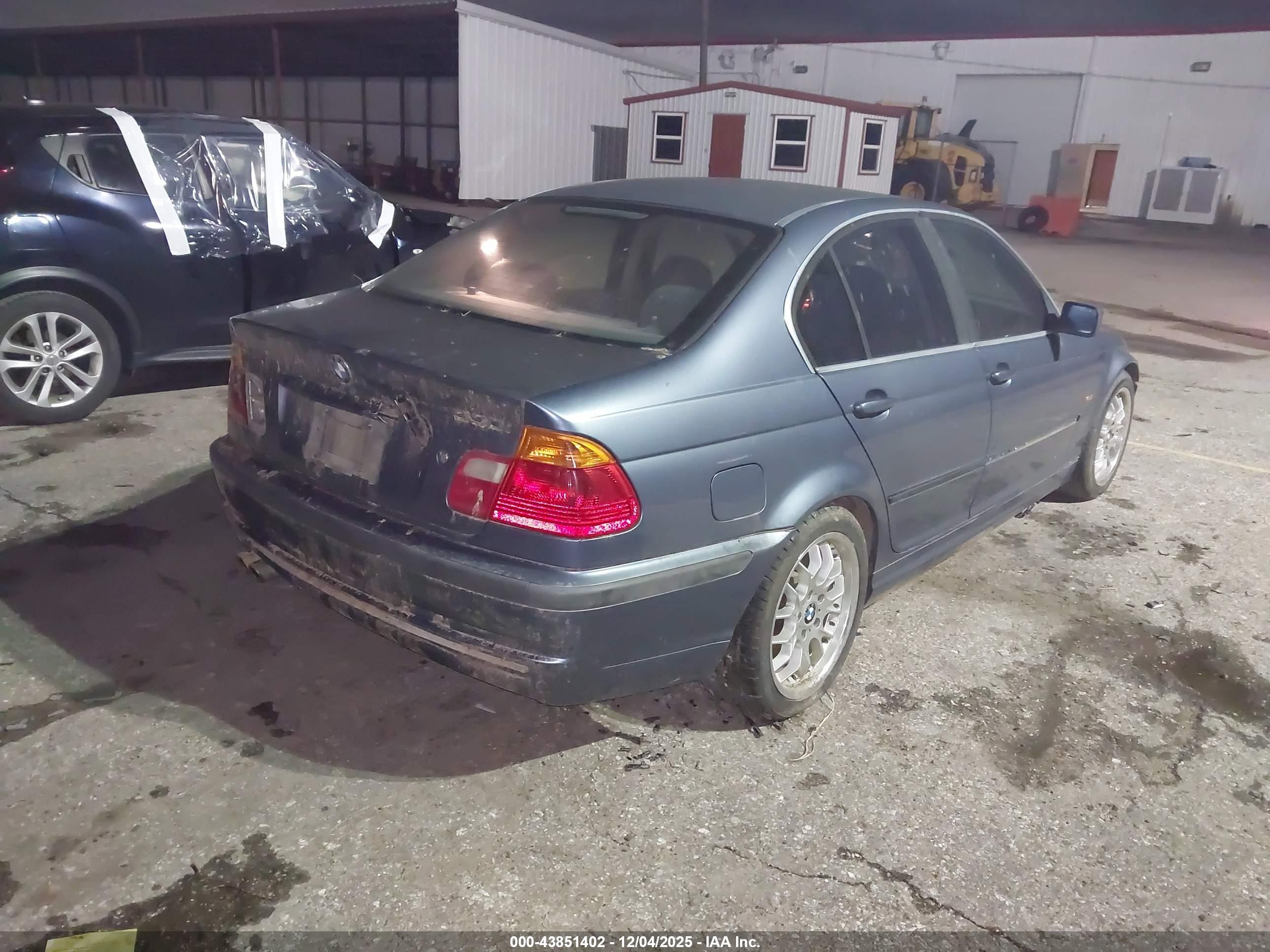 BMW 330I image 4