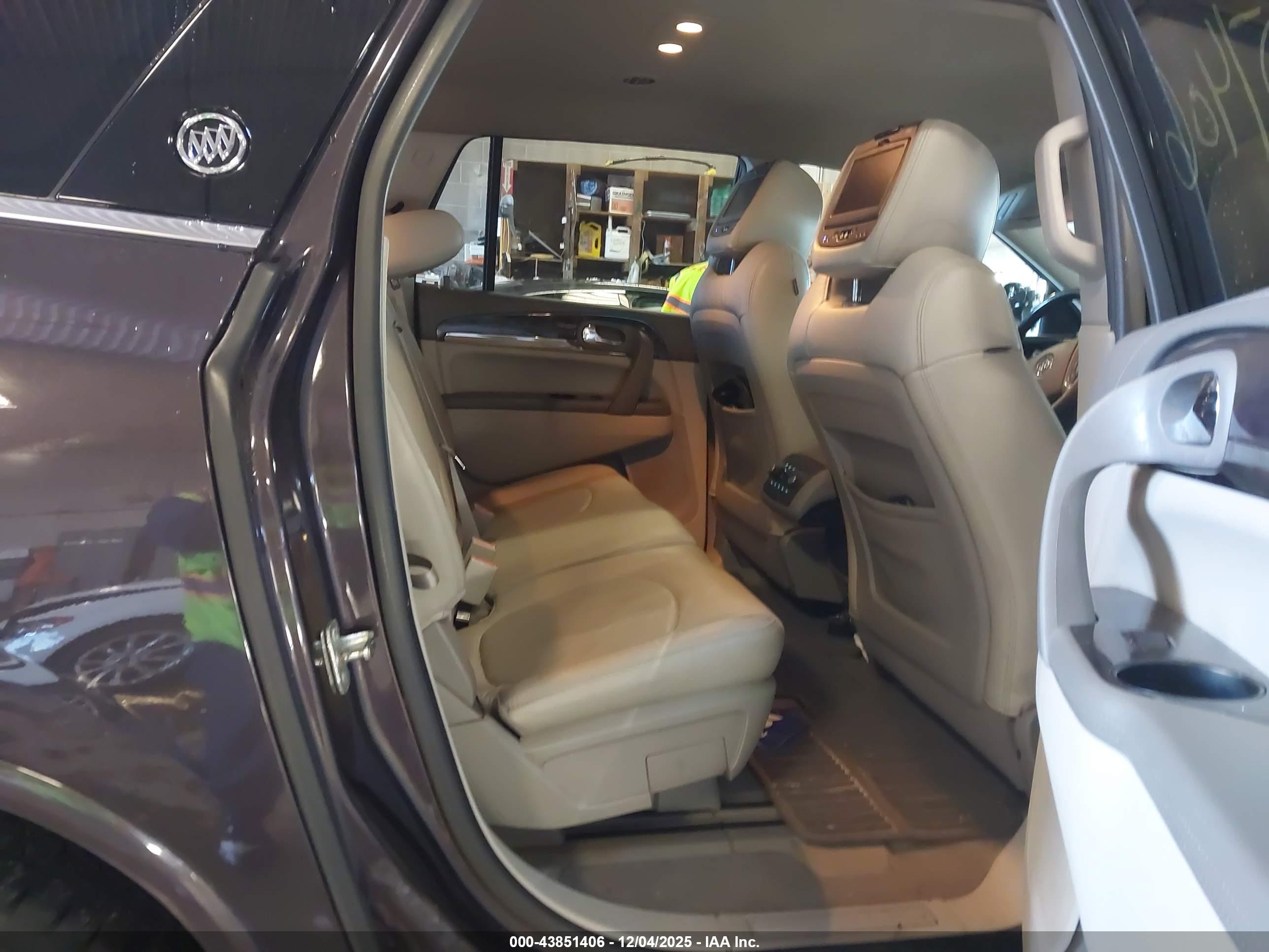 BUICK ENCLAVE image 8