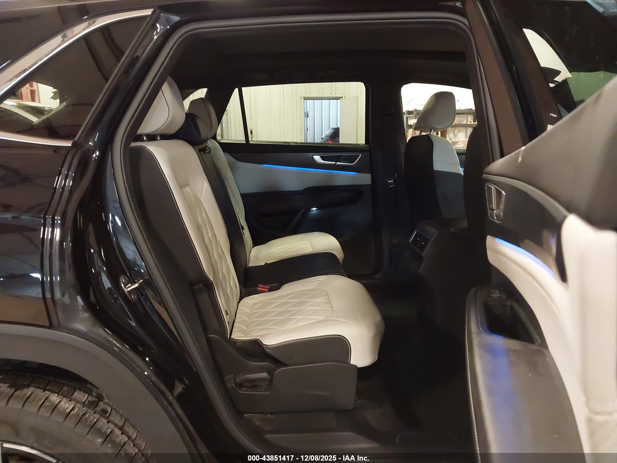 VOLKSWAGEN ATLAS image 8
