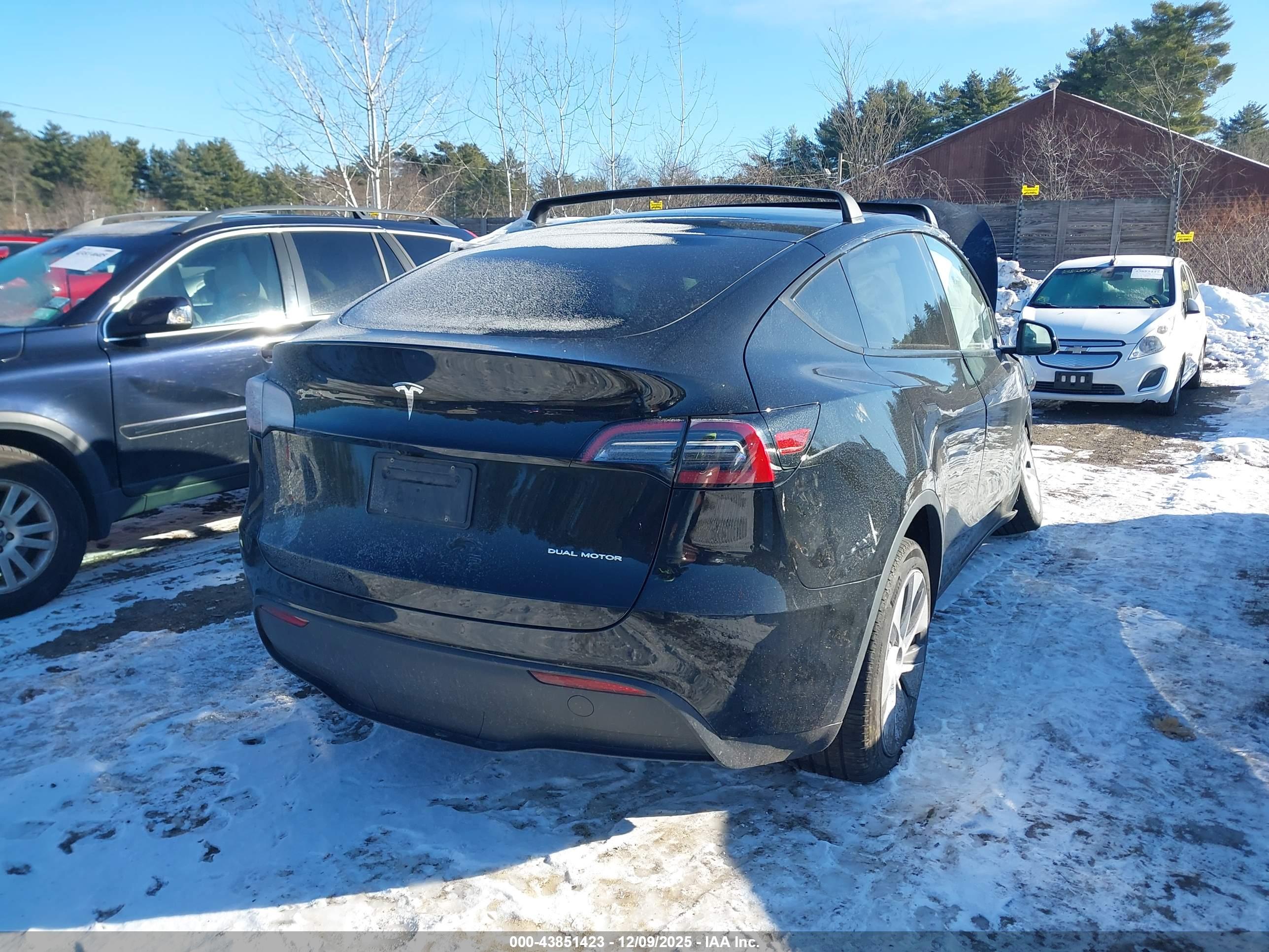 TESLA MODEL image 4