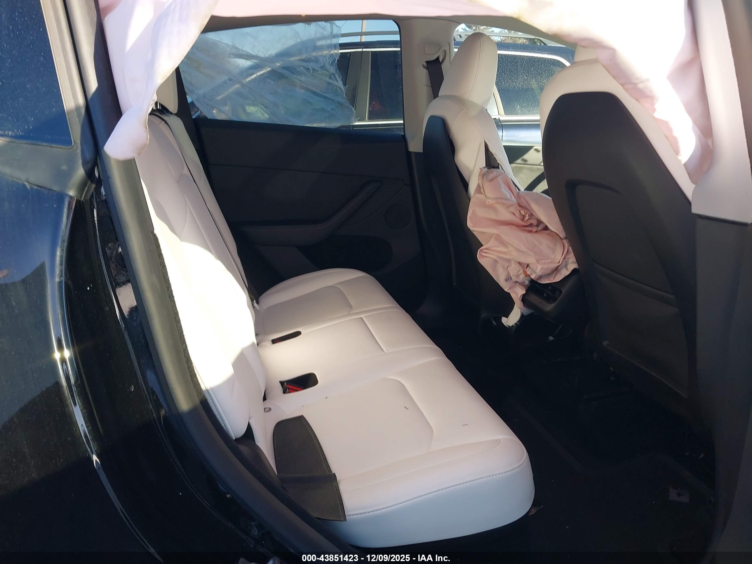 TESLA MODEL image 8