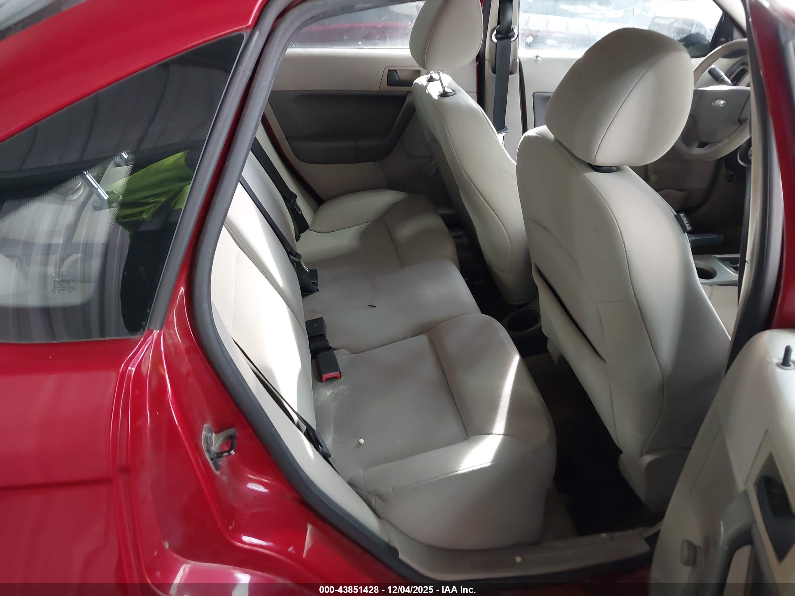 FORD FOCUS image 8