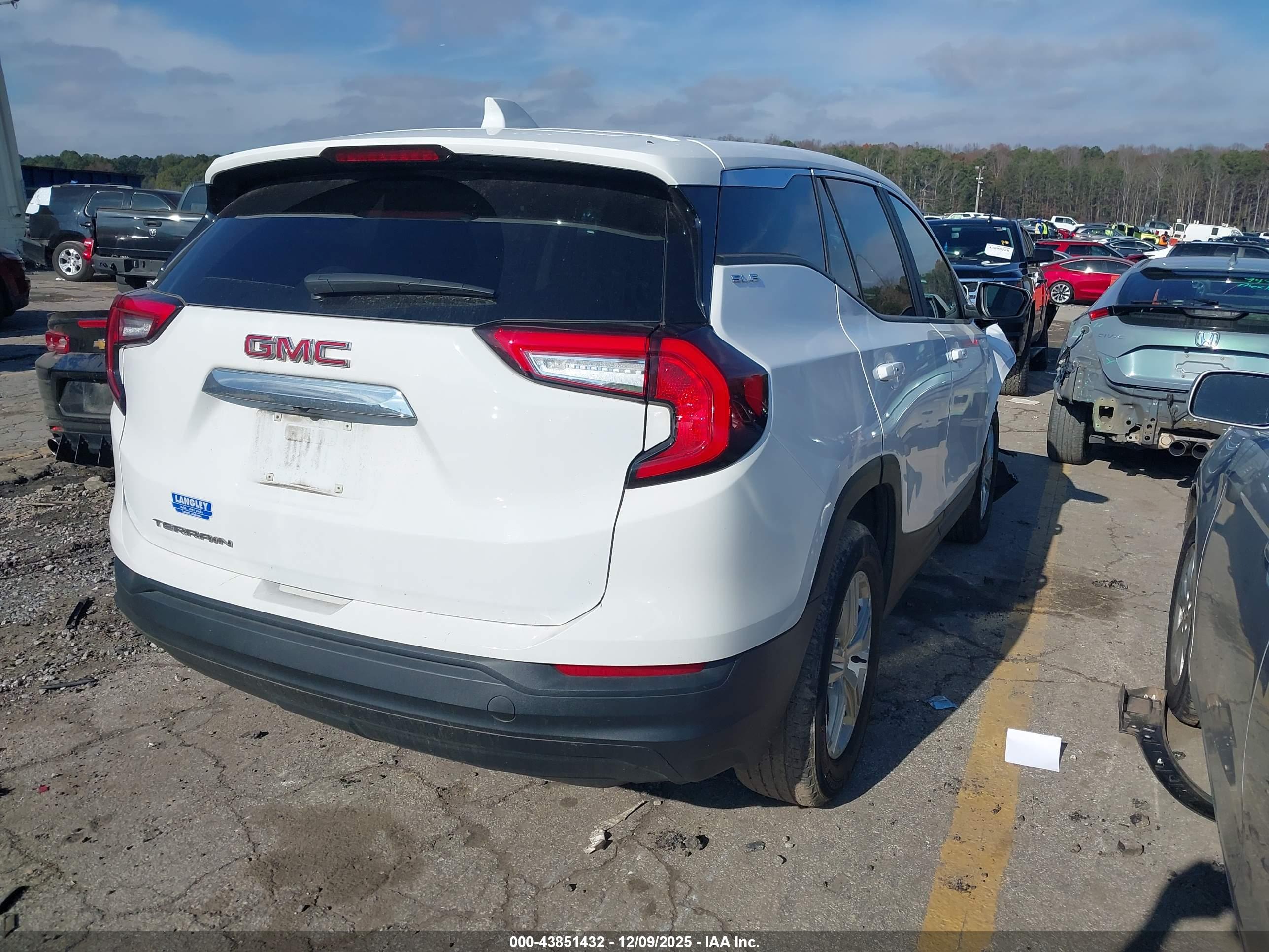 GMC TERRAIN image 4