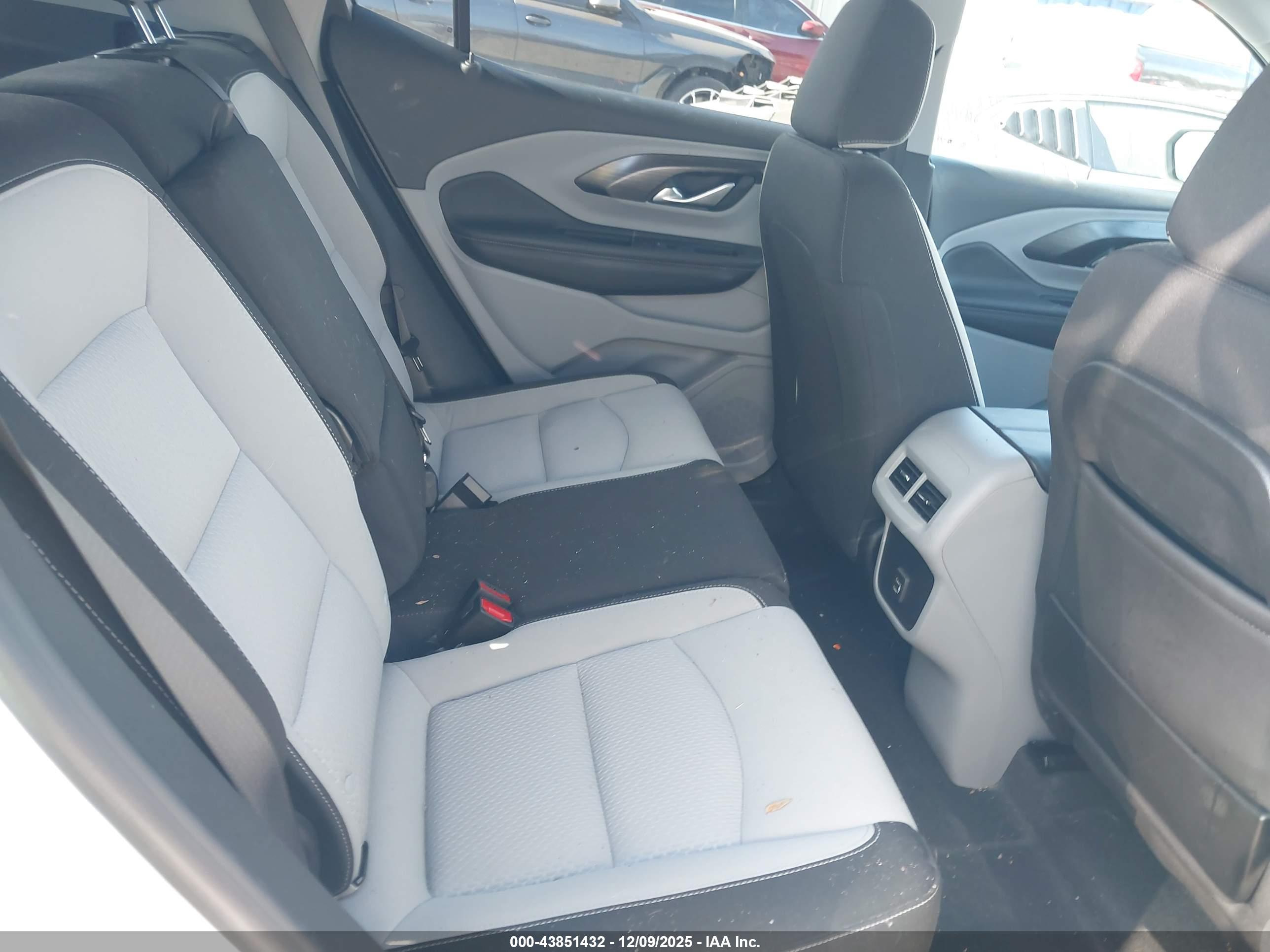 GMC TERRAIN image 8