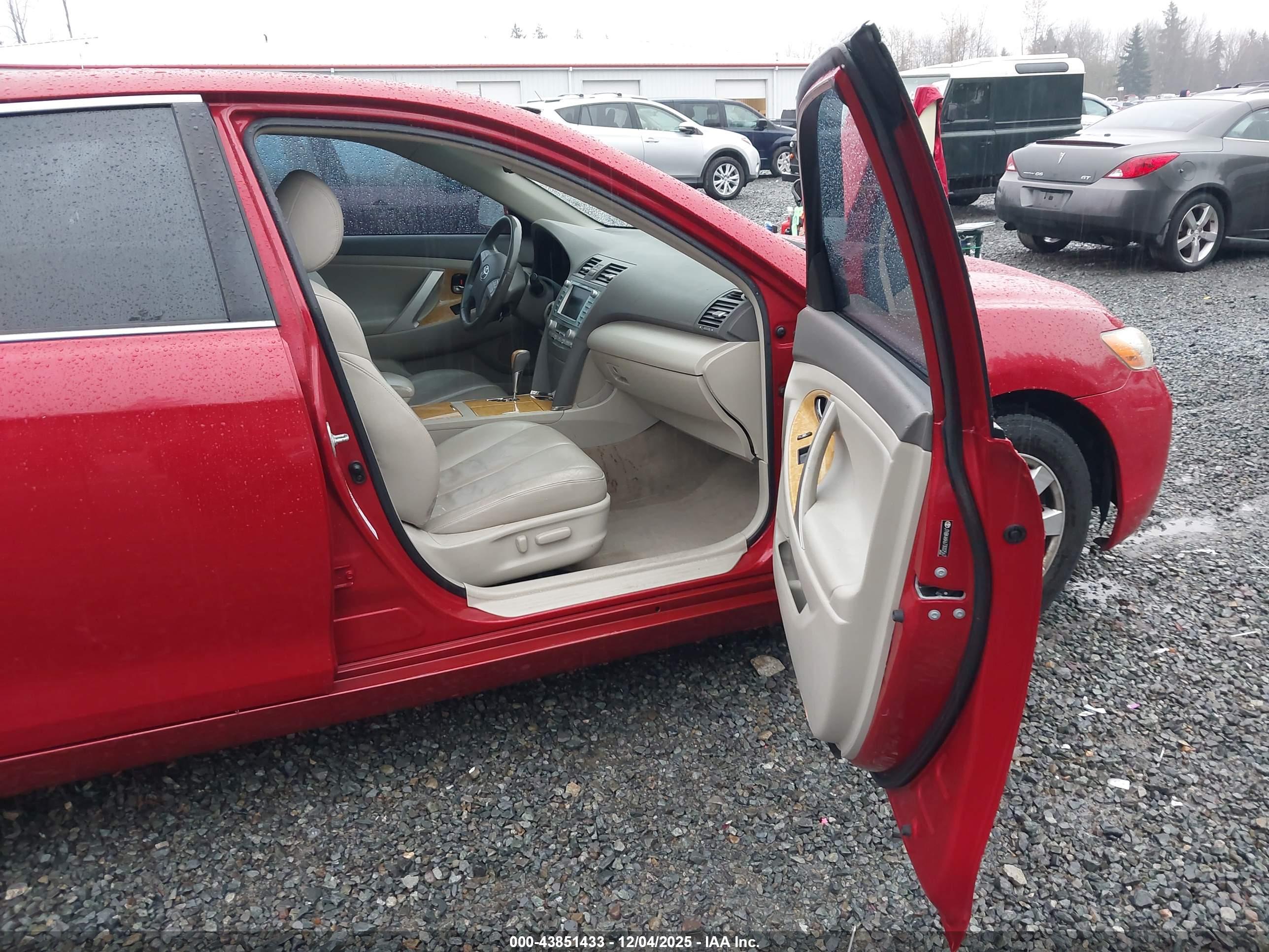 TOYOTA CAMRY image 5