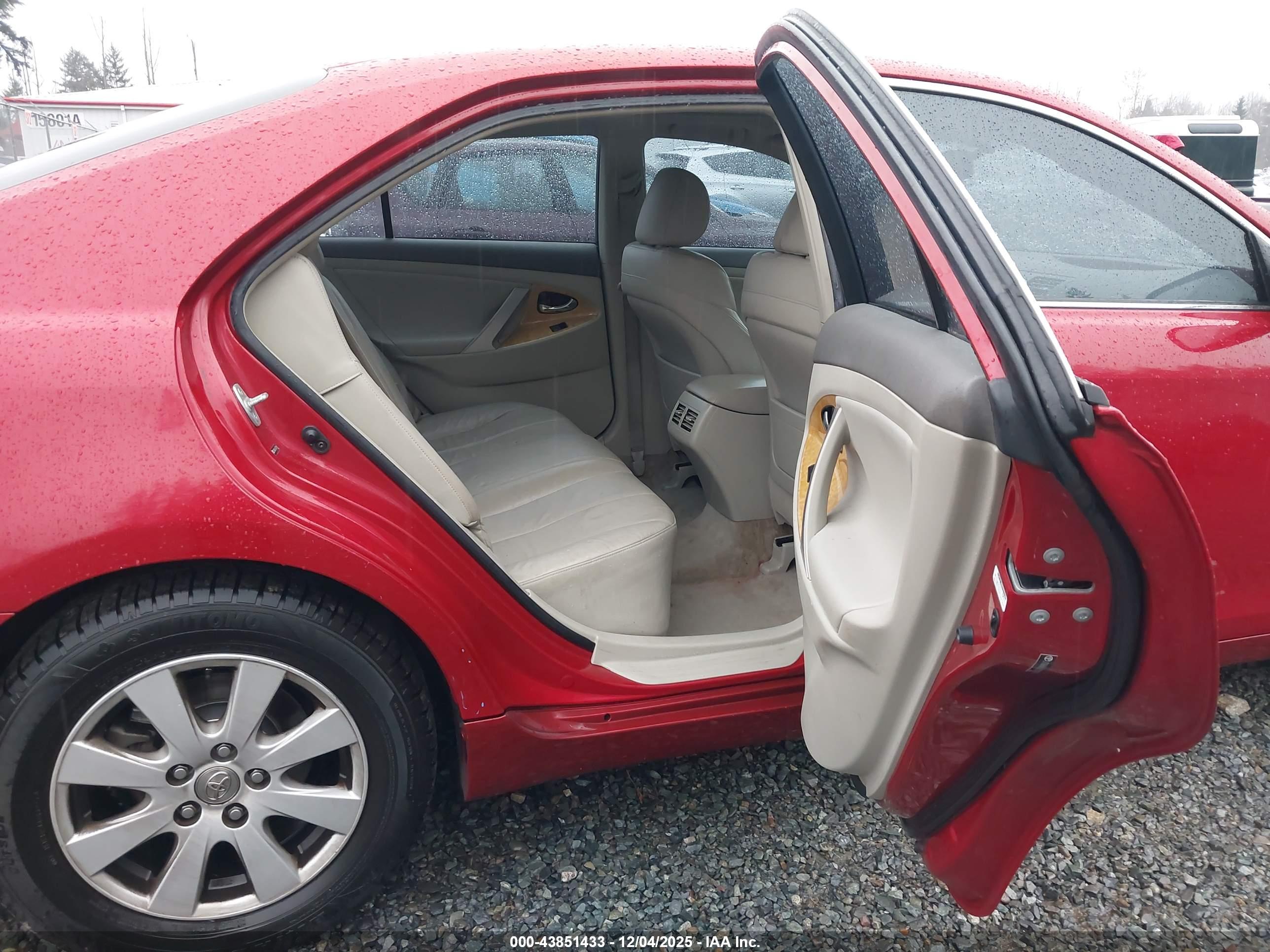 TOYOTA CAMRY image 8