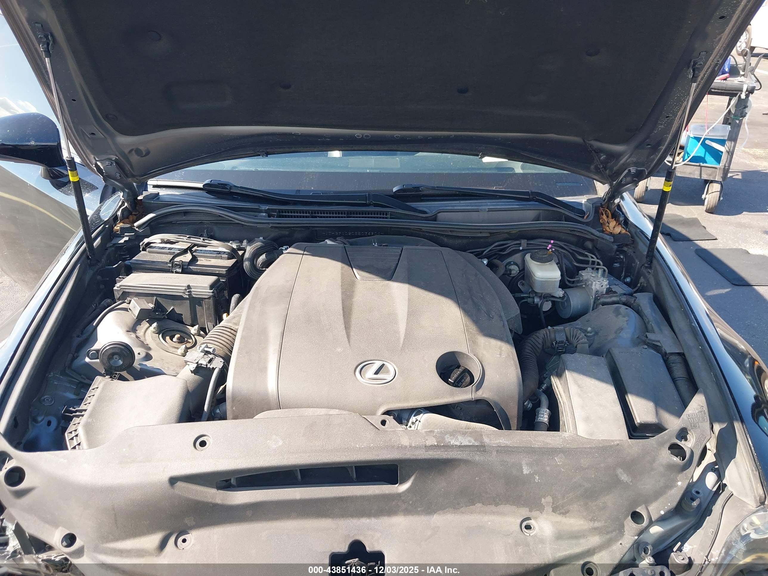LEXUS IS image 10