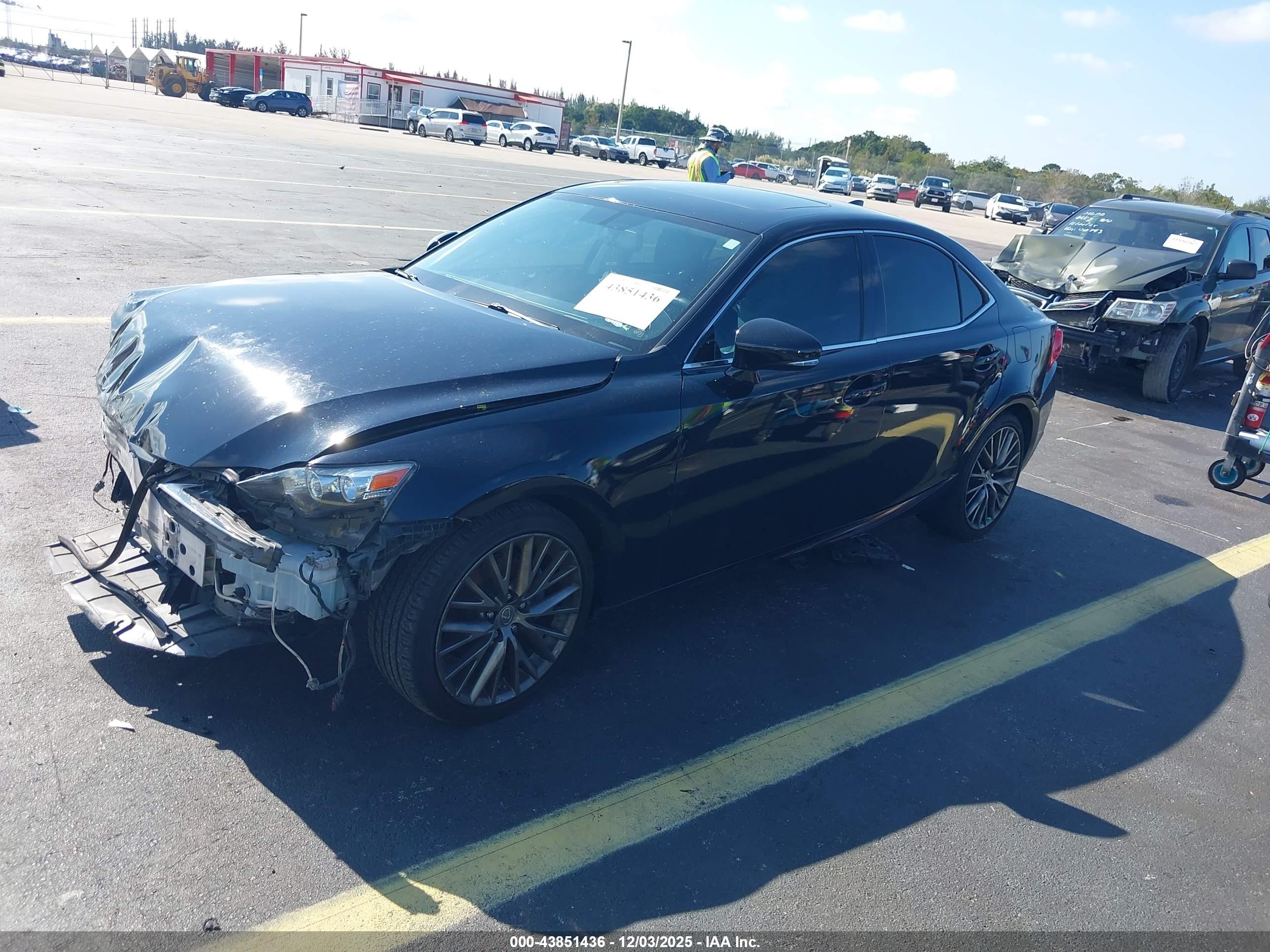 LEXUS IS image 2