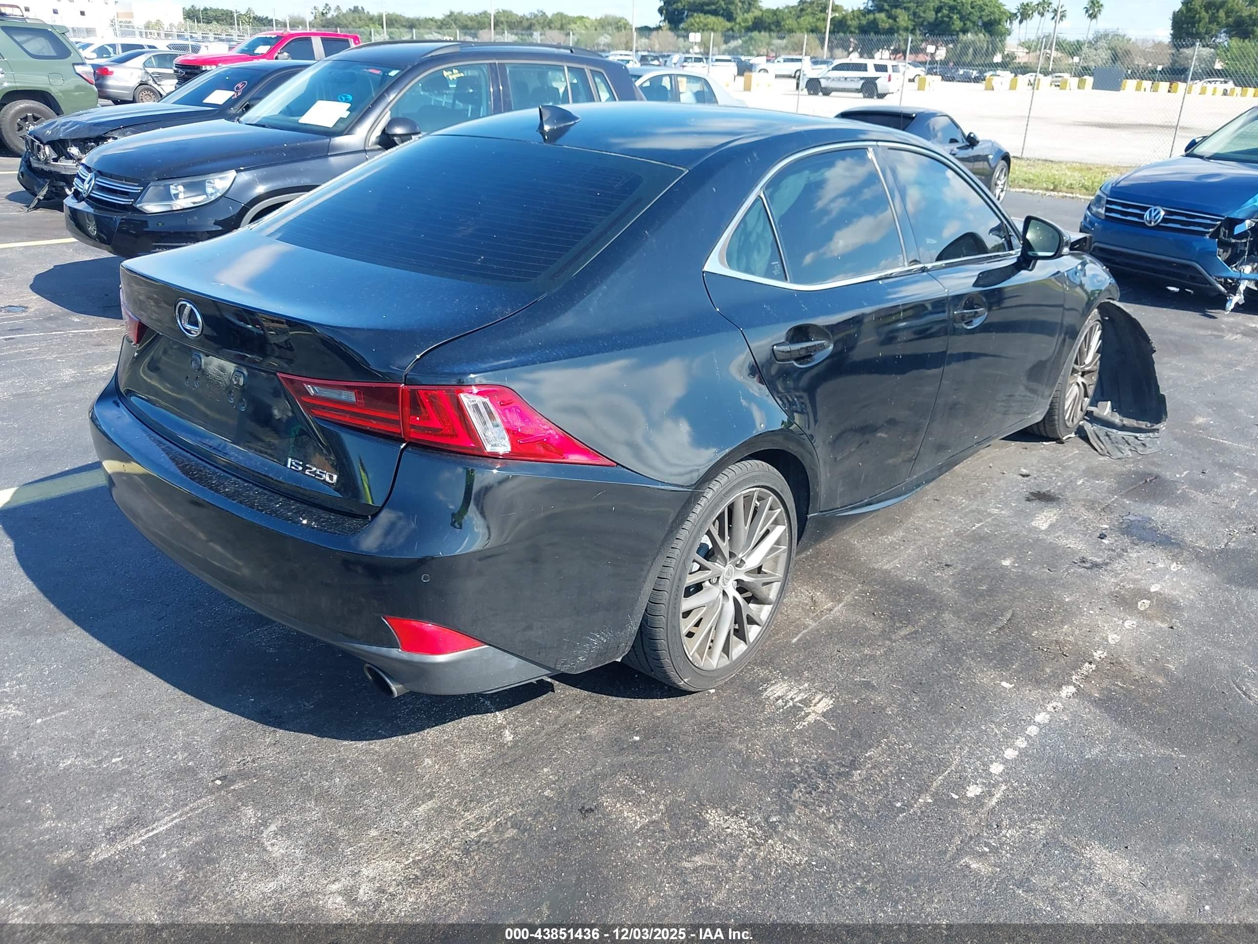 LEXUS IS image 4