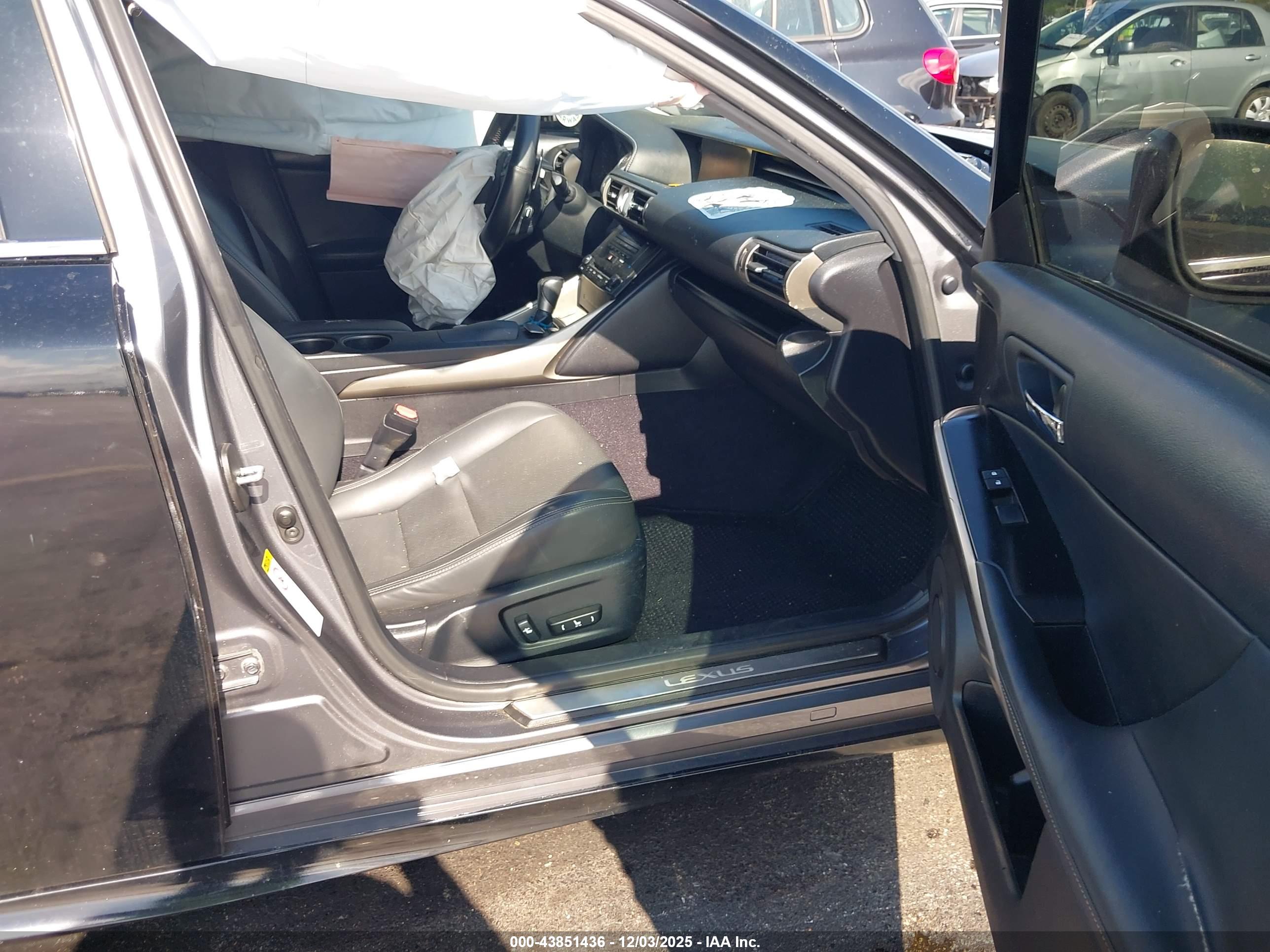 LEXUS IS image 5