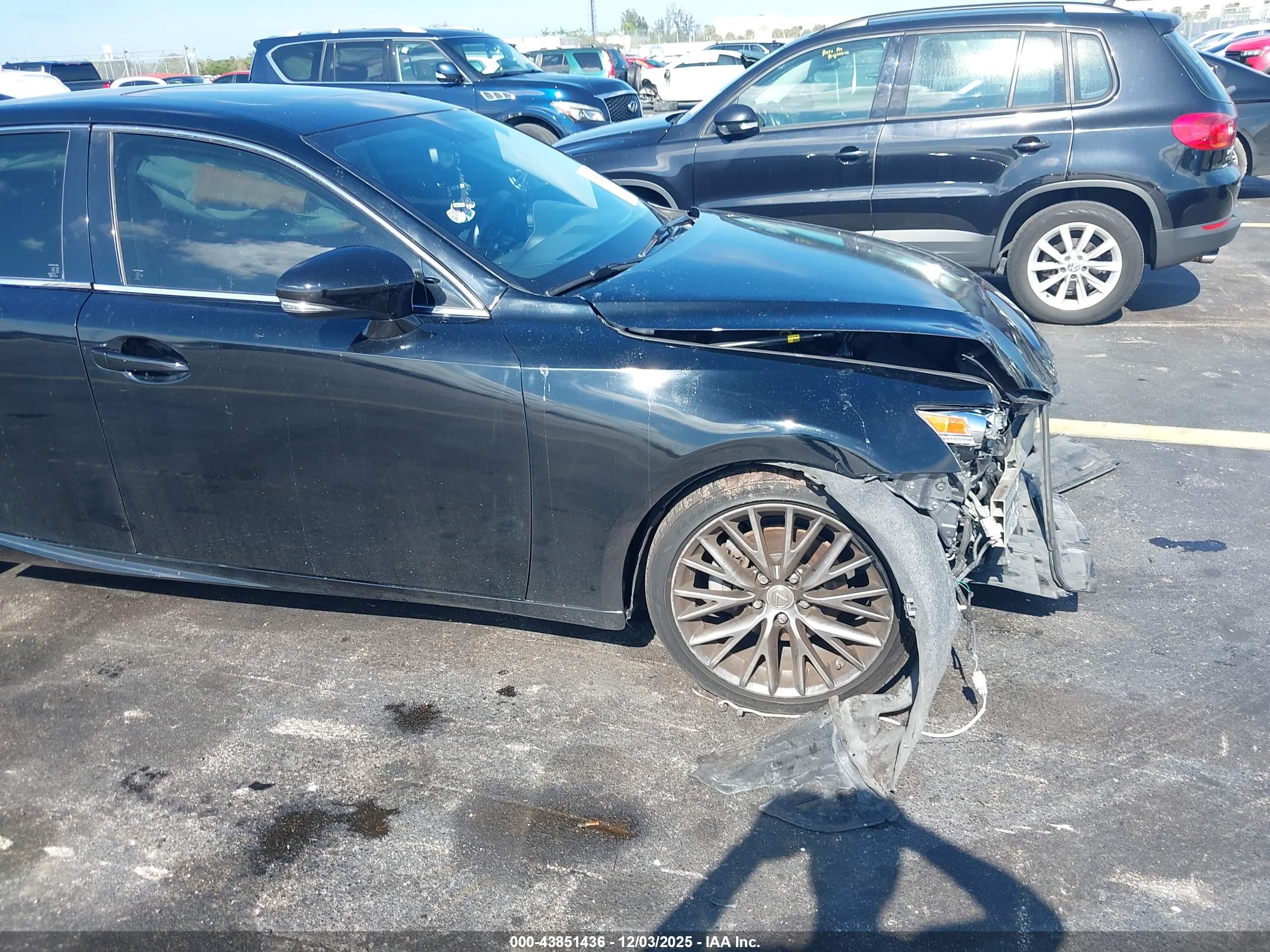 LEXUS IS image 6