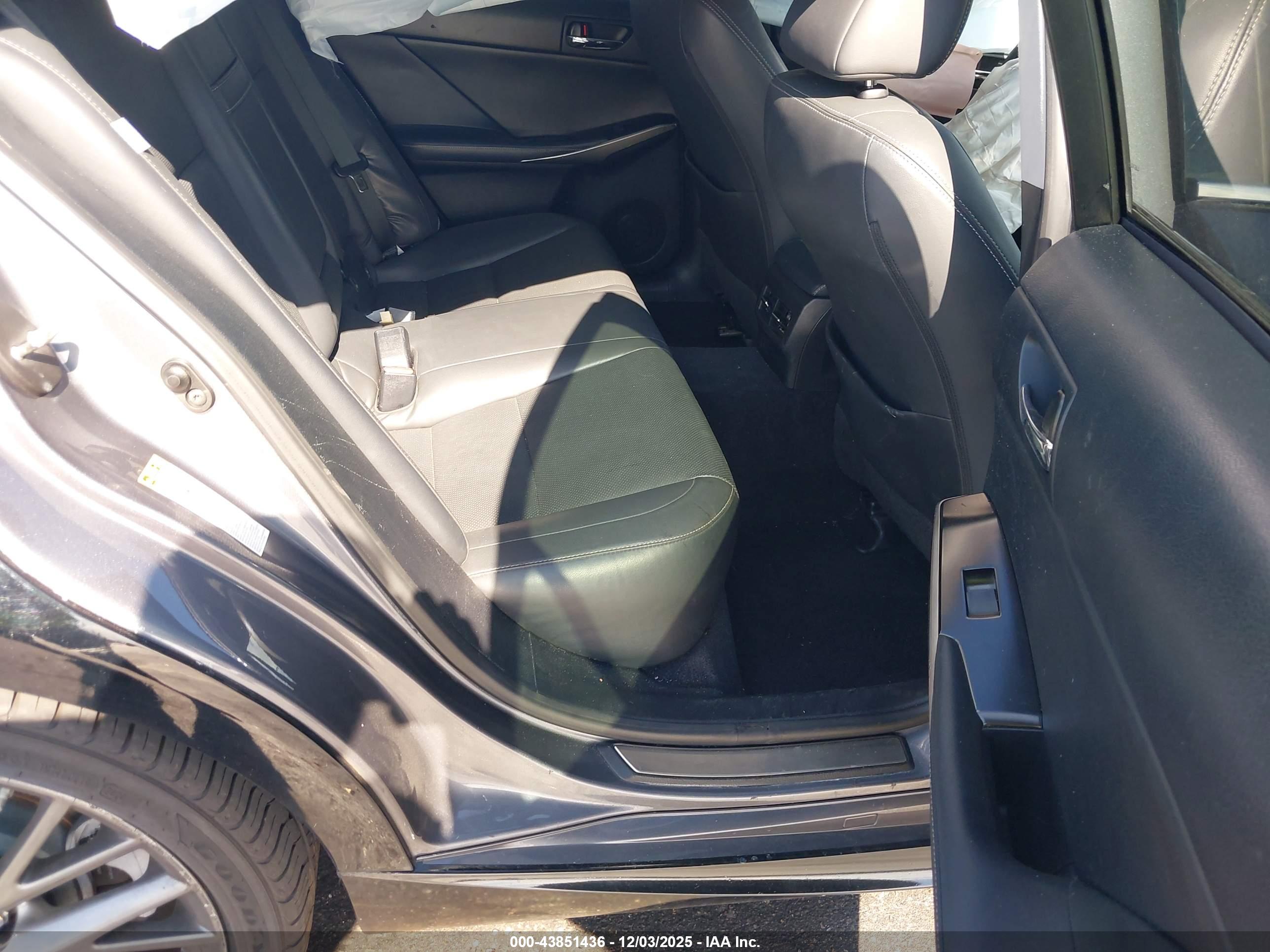 LEXUS IS image 8
