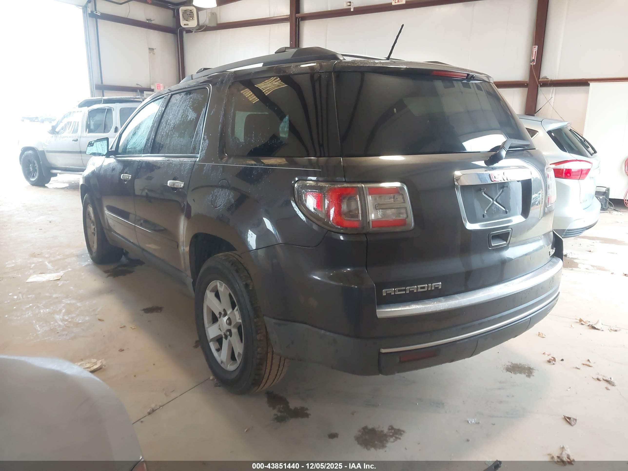GMC ACADIA image 3