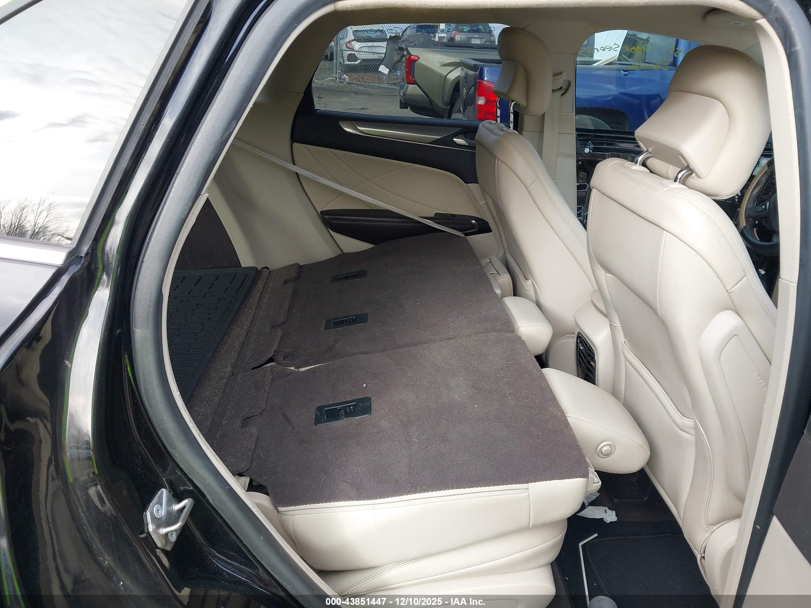 LINCOLN MKC image 8