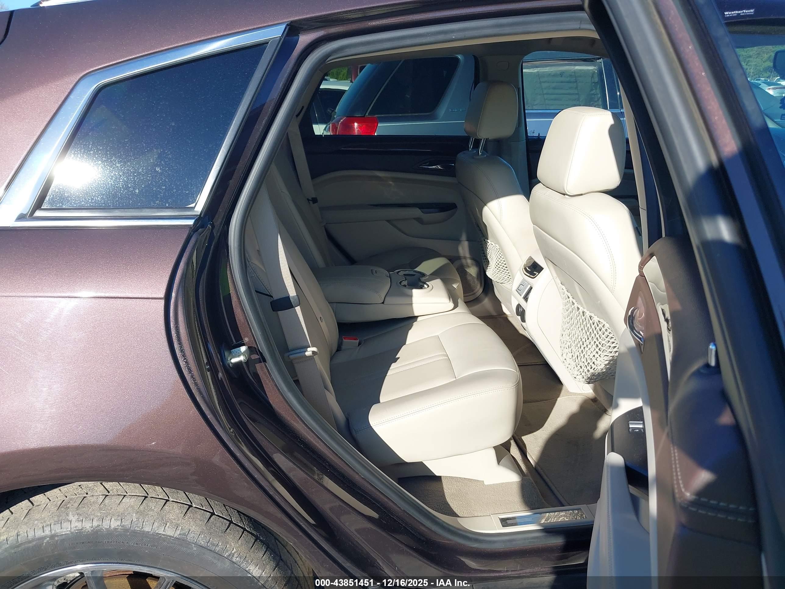 CADILLAC SRX image 8