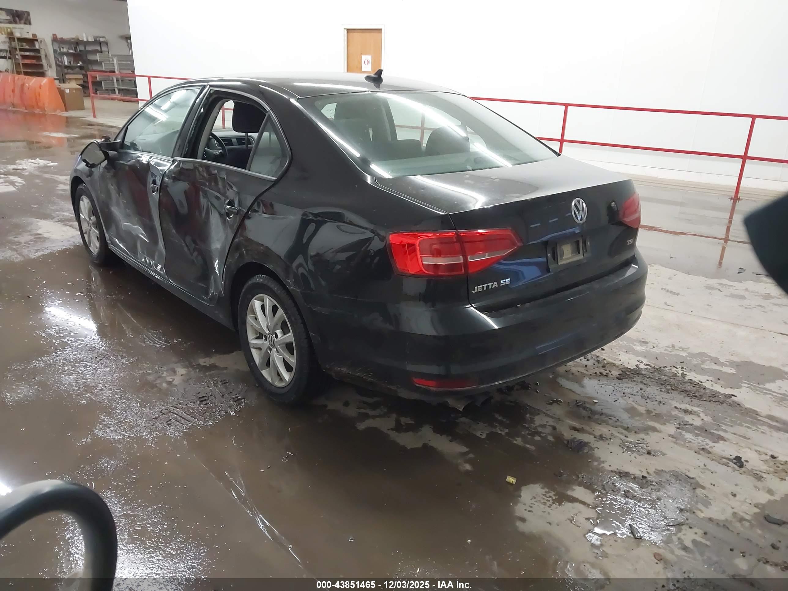 VOLKSWAGEN JETTA image 3