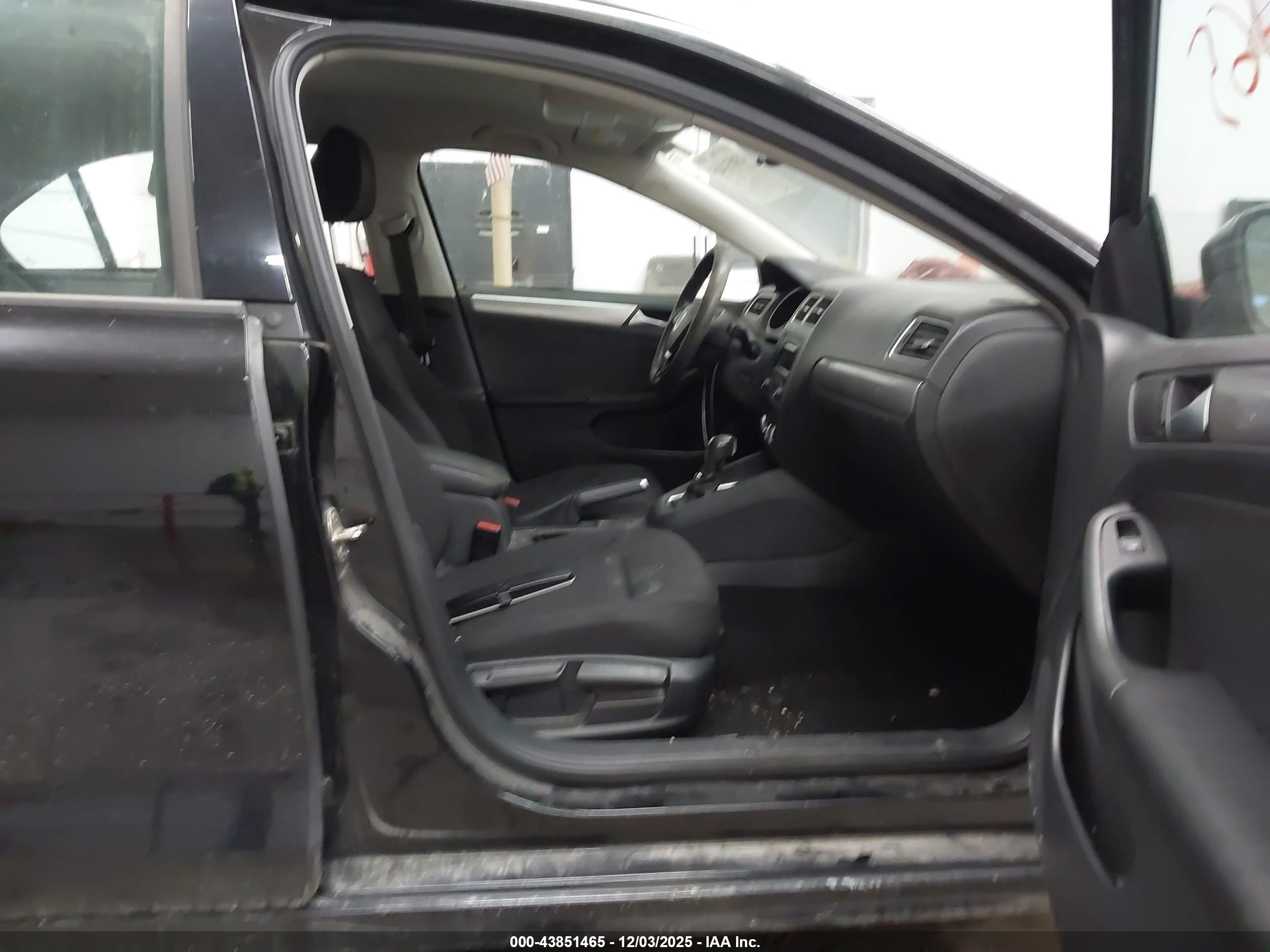 VOLKSWAGEN JETTA image 5