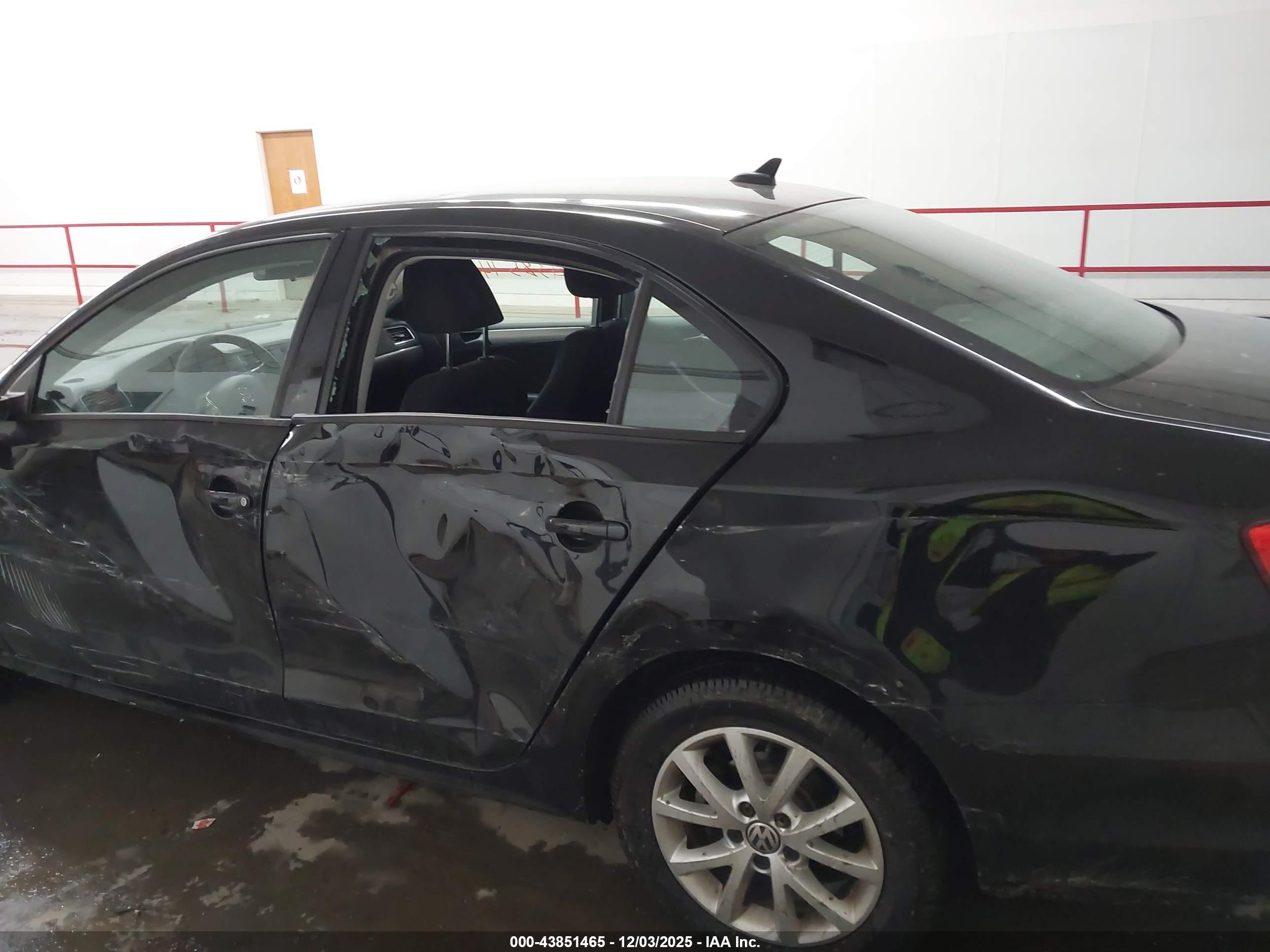 VOLKSWAGEN JETTA image 6