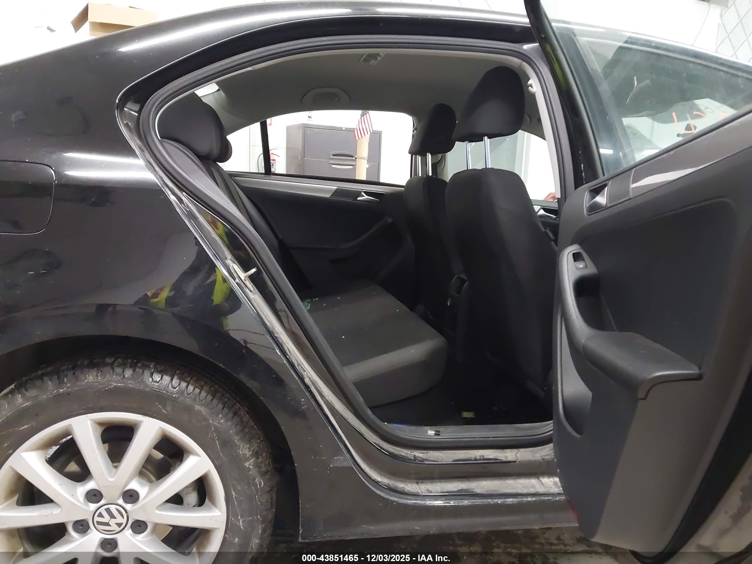 VOLKSWAGEN JETTA image 8