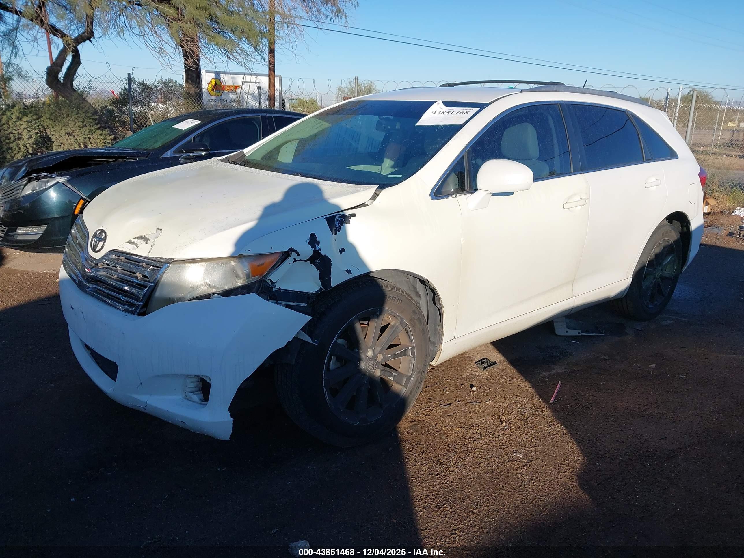 TOYOTA VENZA image 2