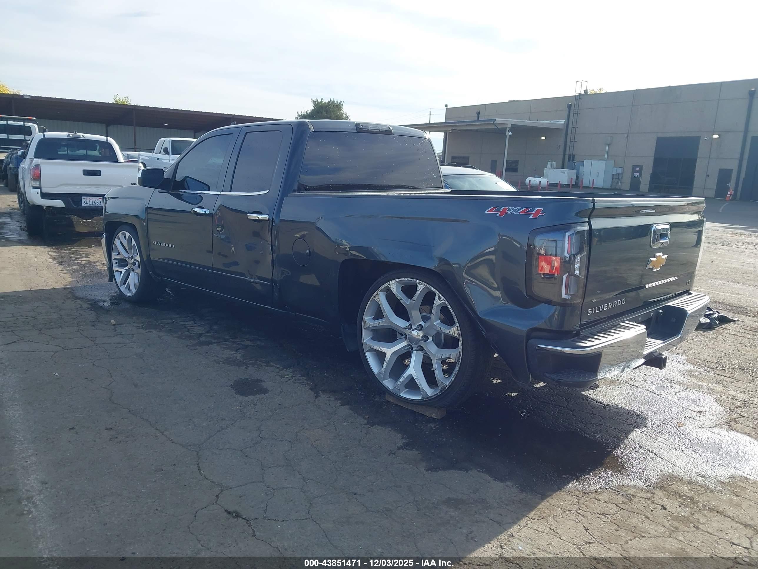 CHEVROLET SILVERADO image 3