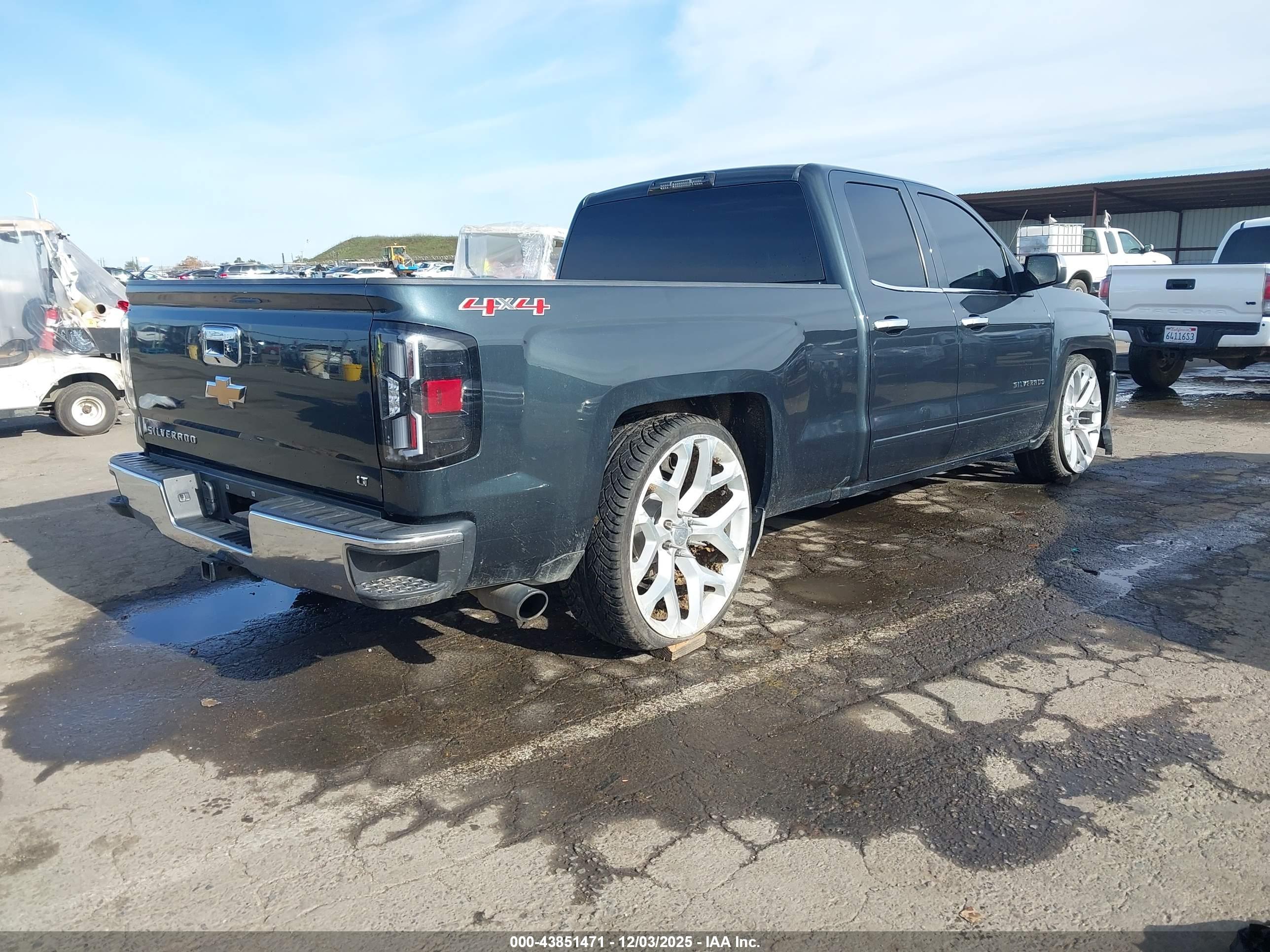 CHEVROLET SILVERADO image 4