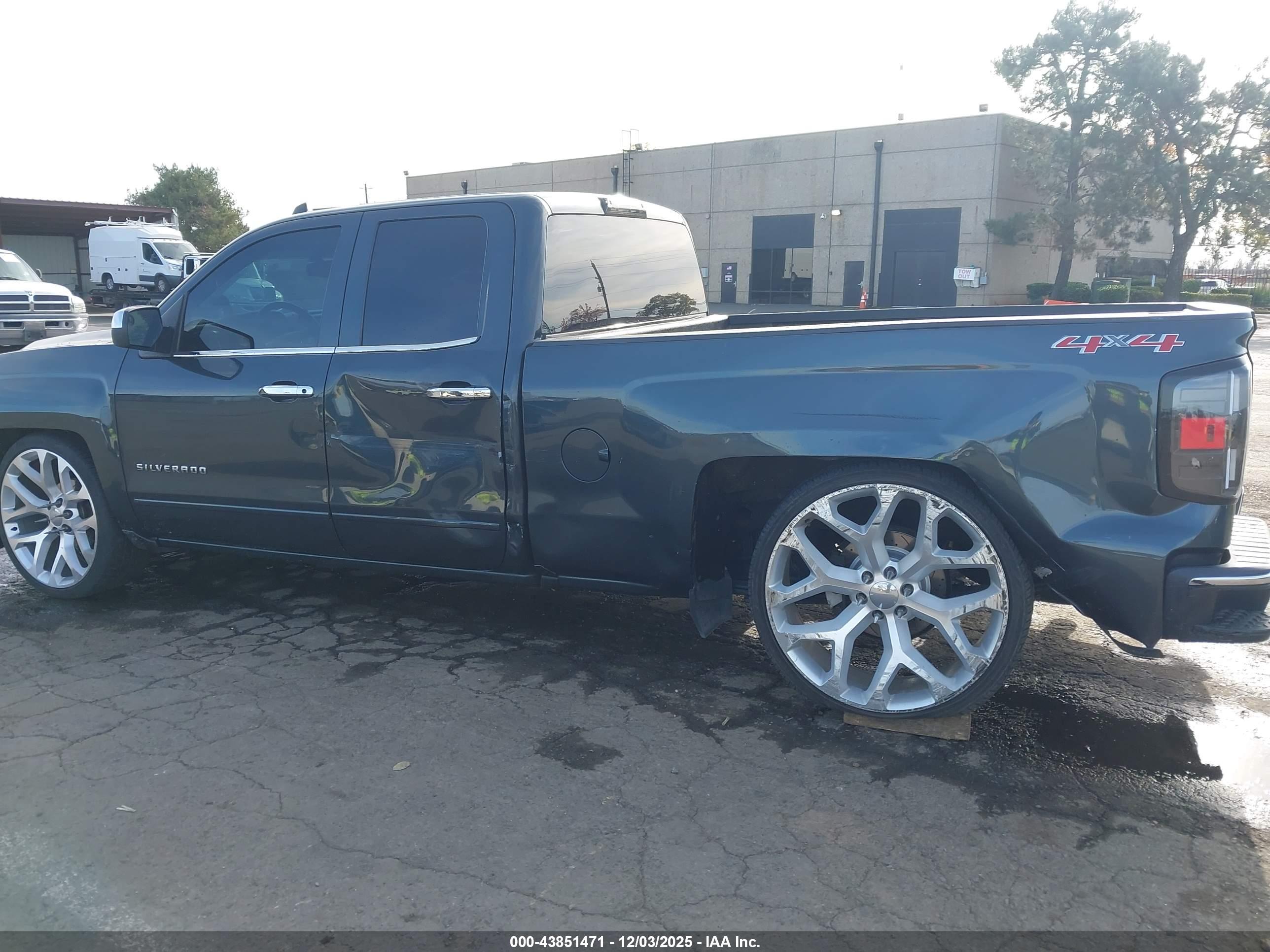 CHEVROLET SILVERADO image 6