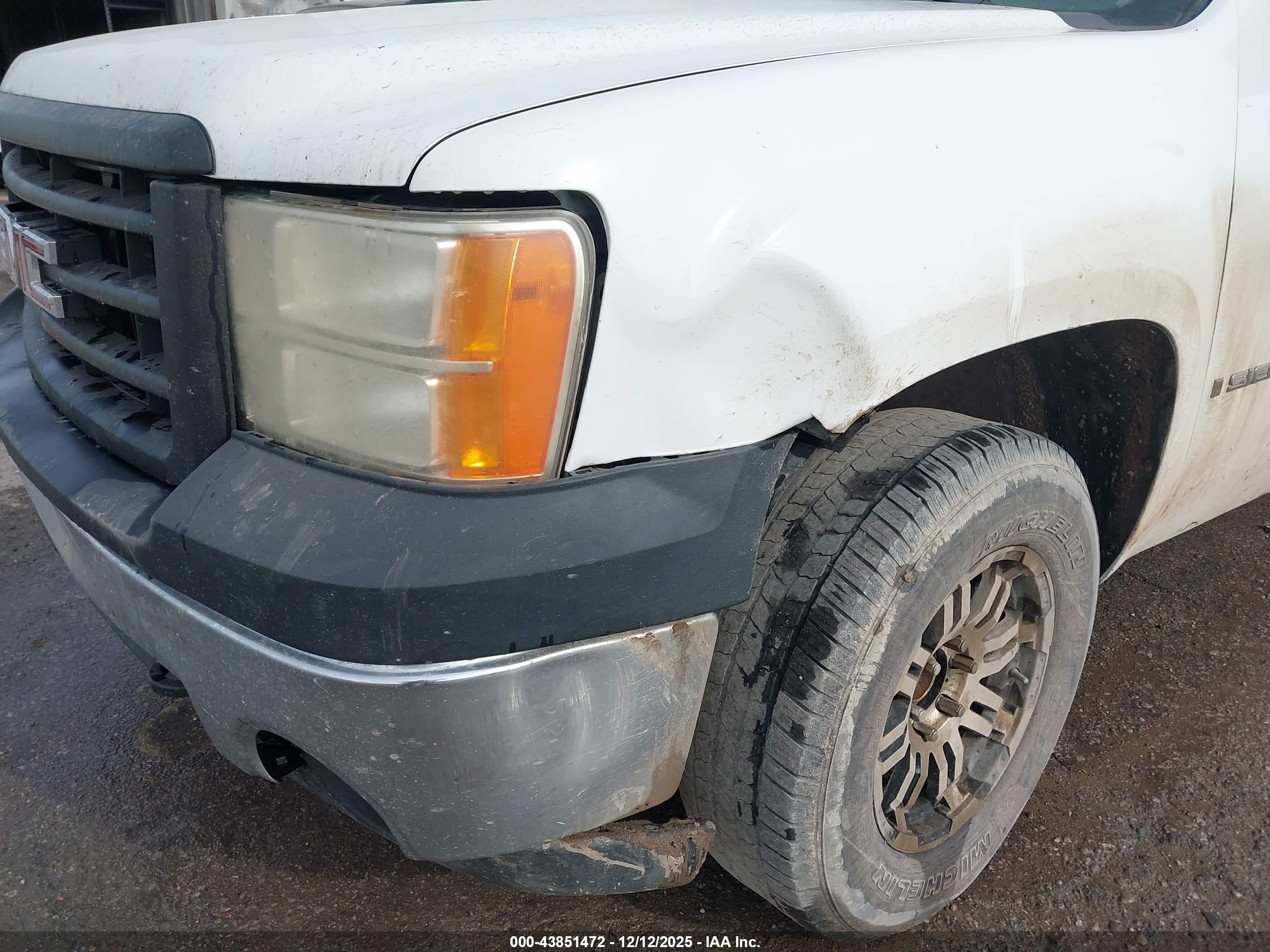 GMC SIERRA image 6