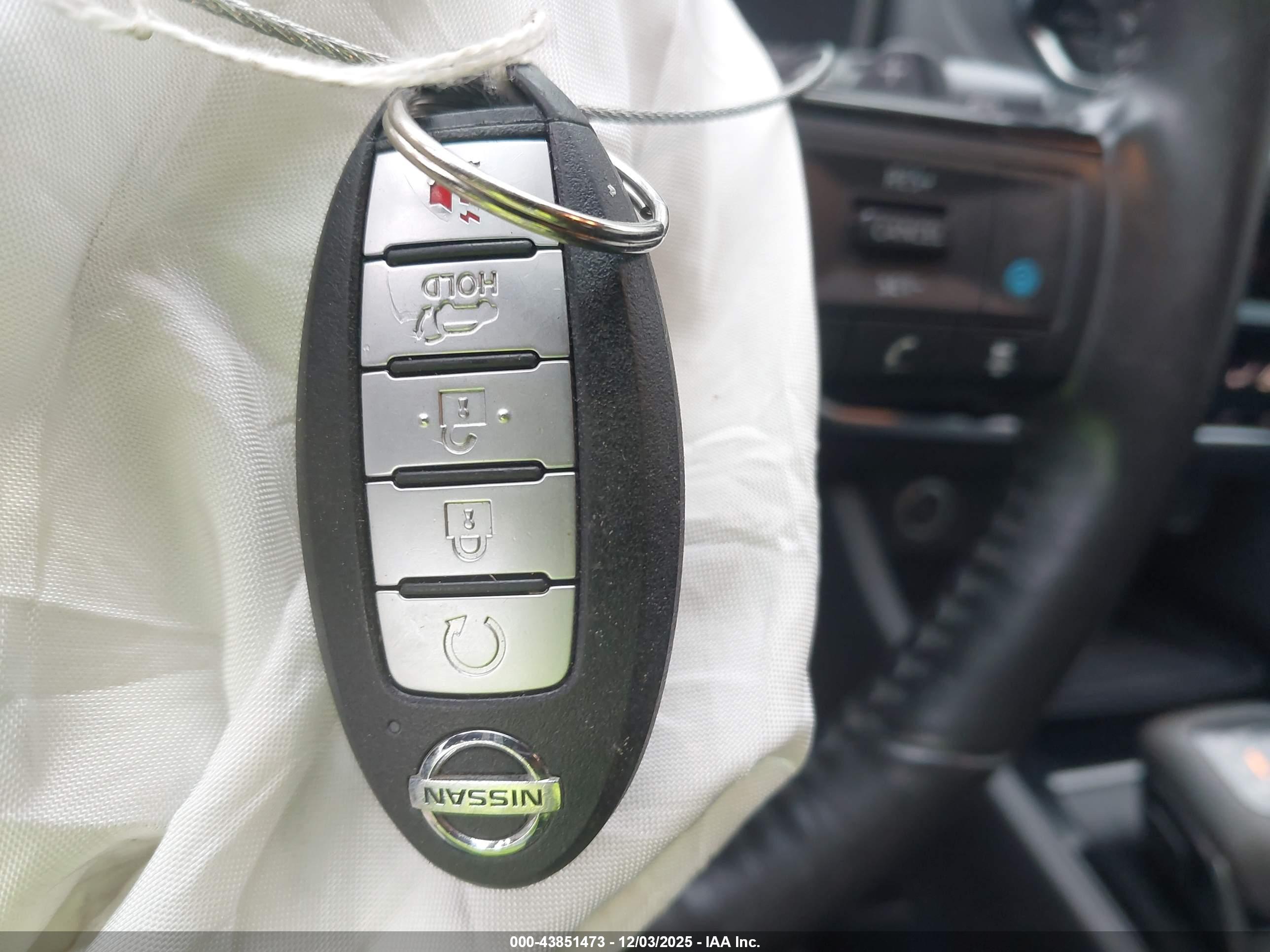 NISSAN ROGUE image 11