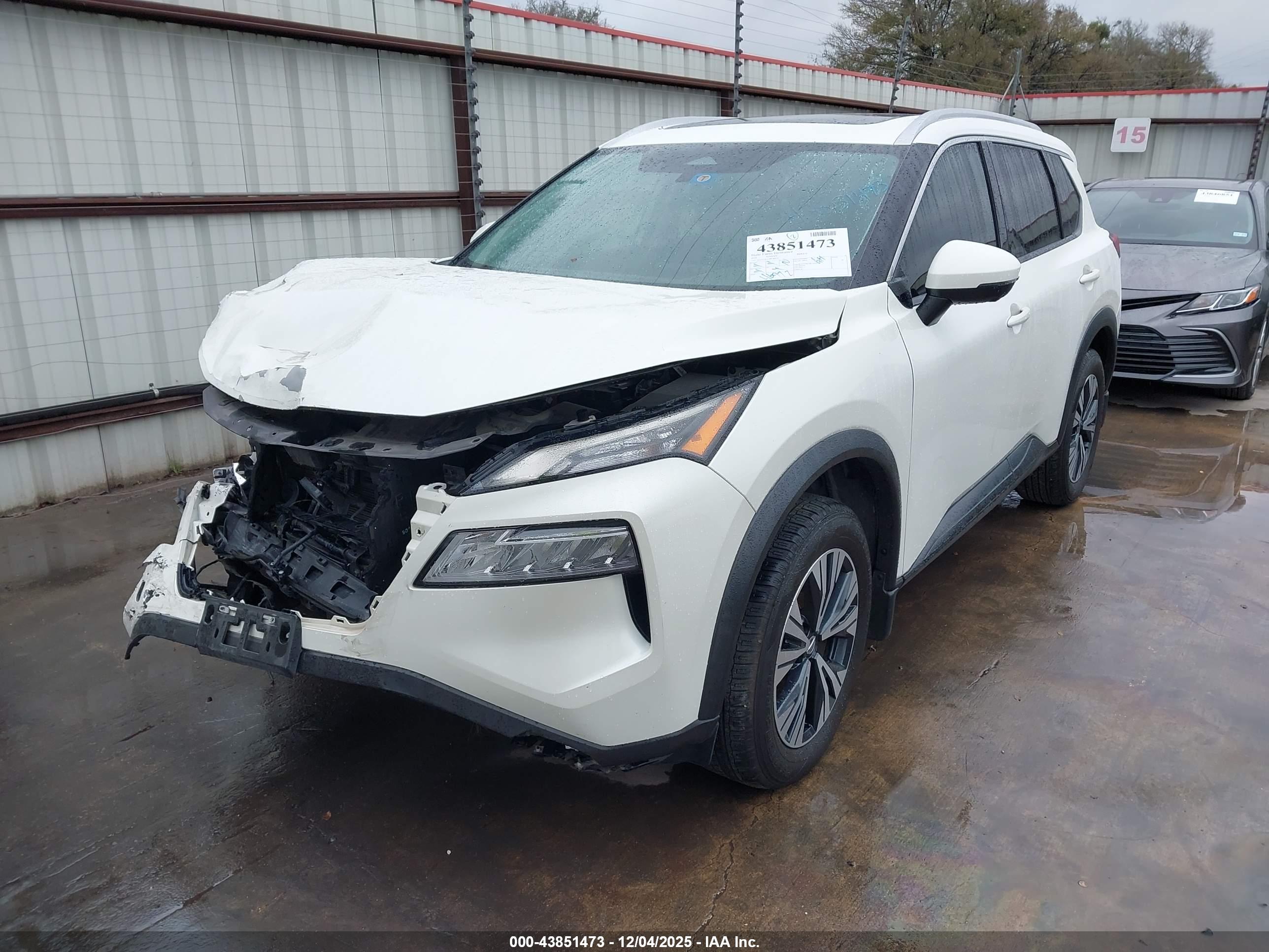 NISSAN ROGUE image 2