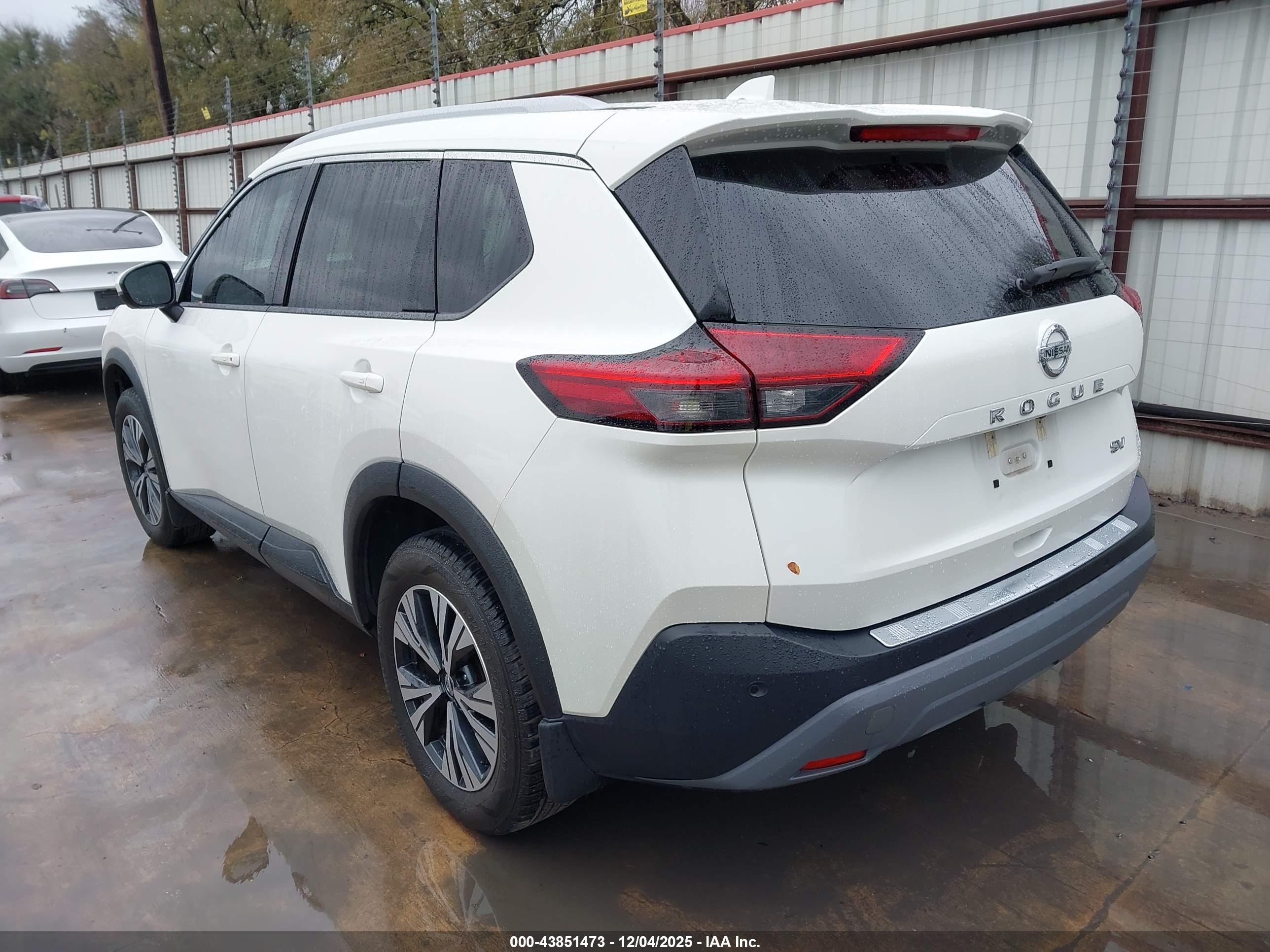 NISSAN ROGUE image 3