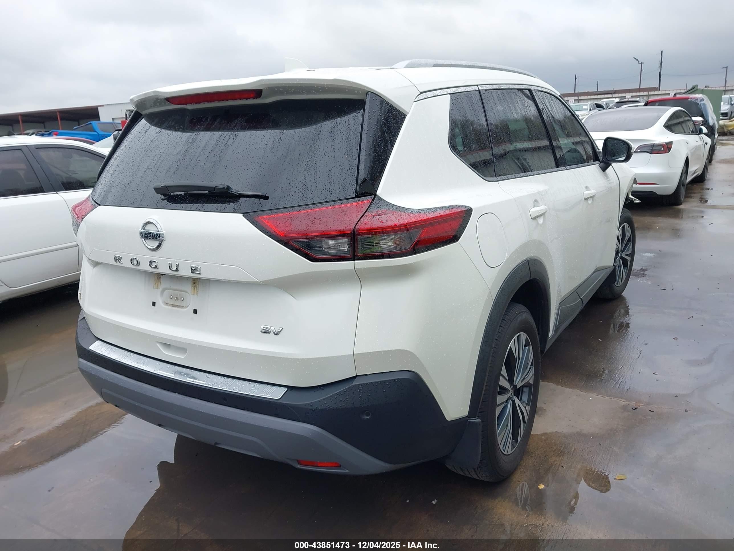 NISSAN ROGUE image 4
