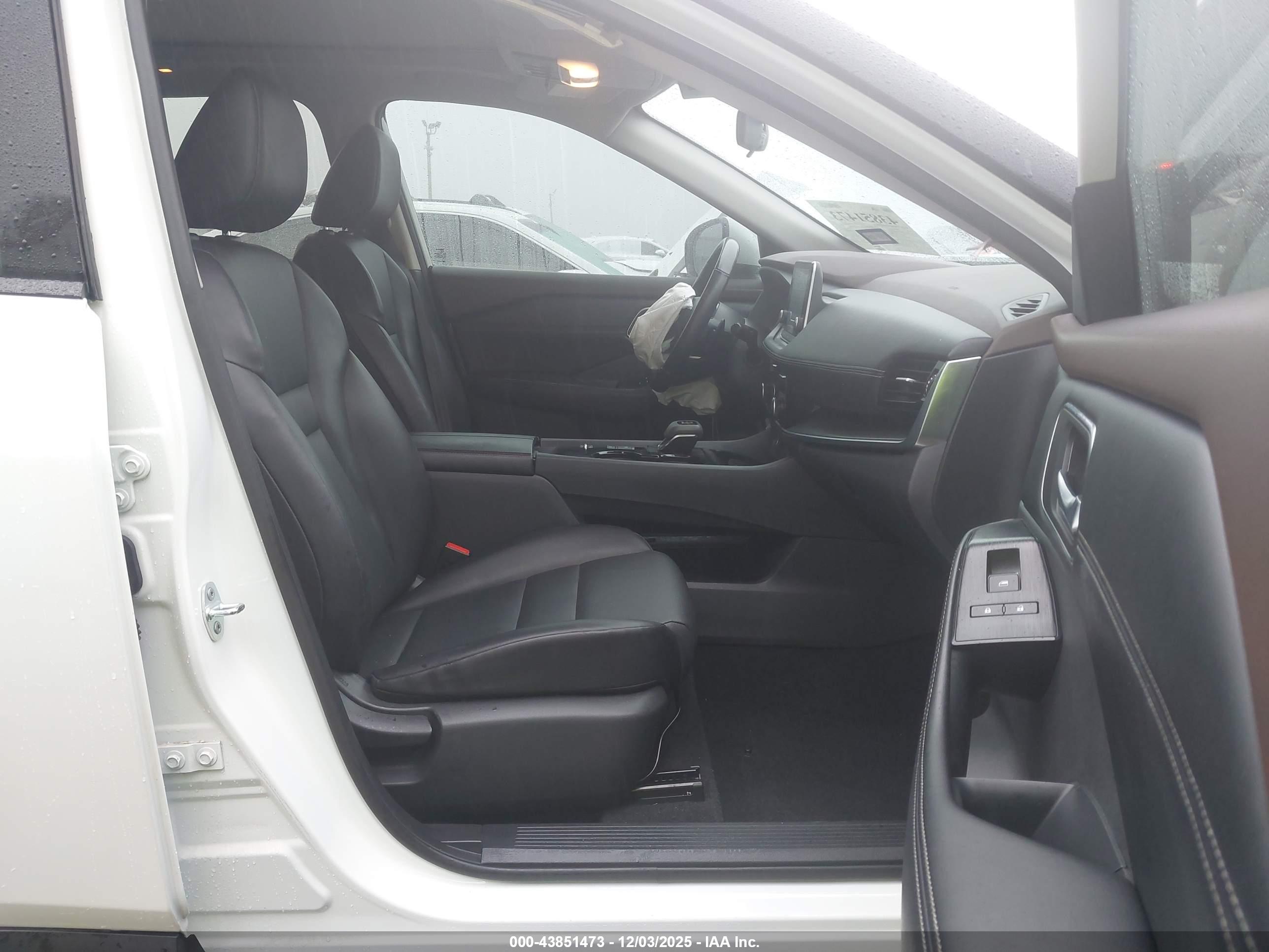 NISSAN ROGUE image 5