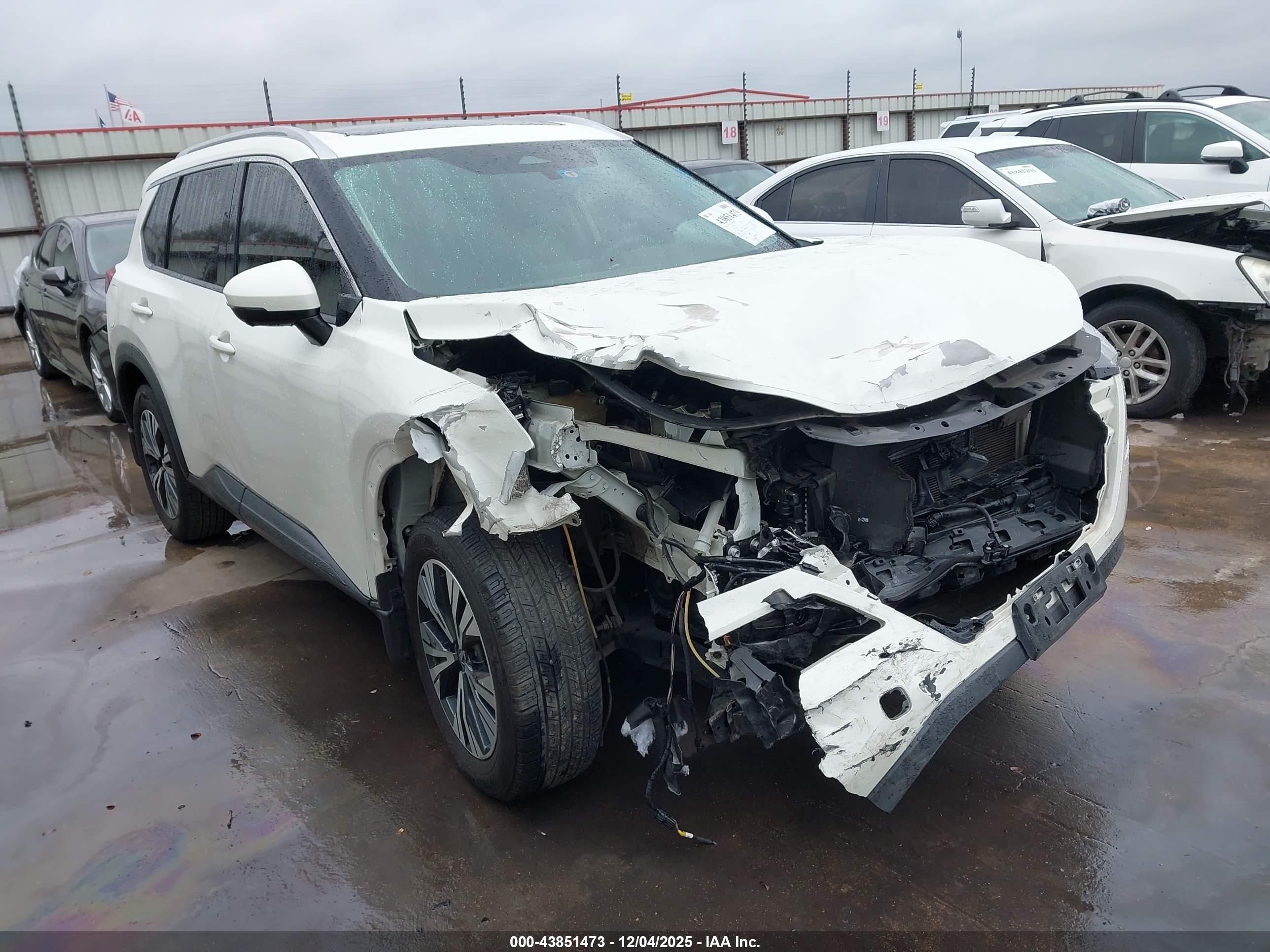 NISSAN ROGUE image 6